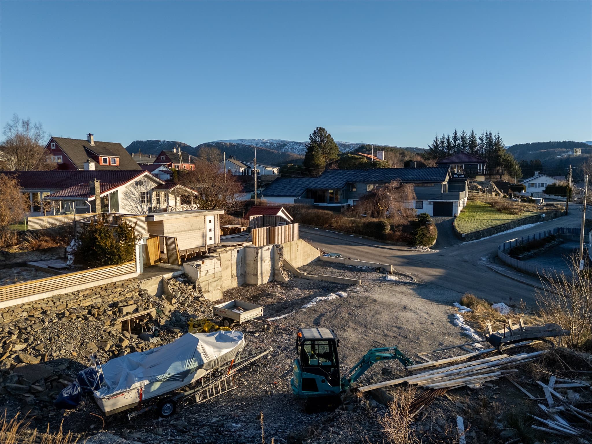 - Merk at tomten er planert og har enkel tilkomst -