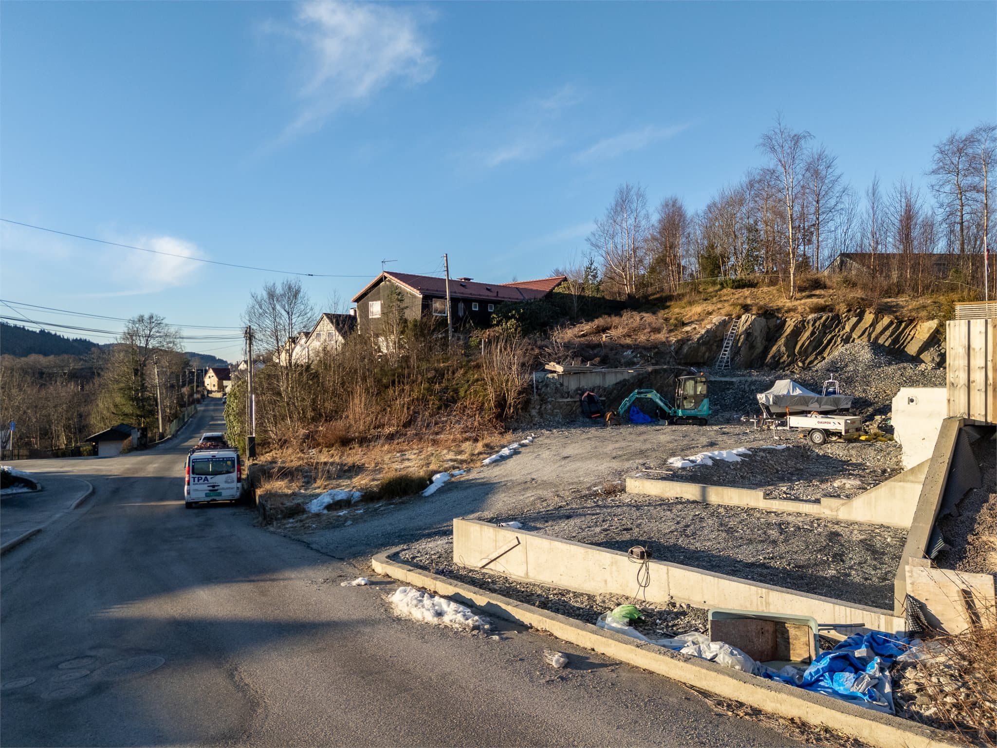 - 5 minutter til Nesttun hvor man finner restauranter, dagligvare, apotek, vinmonopol og klesbutikker -