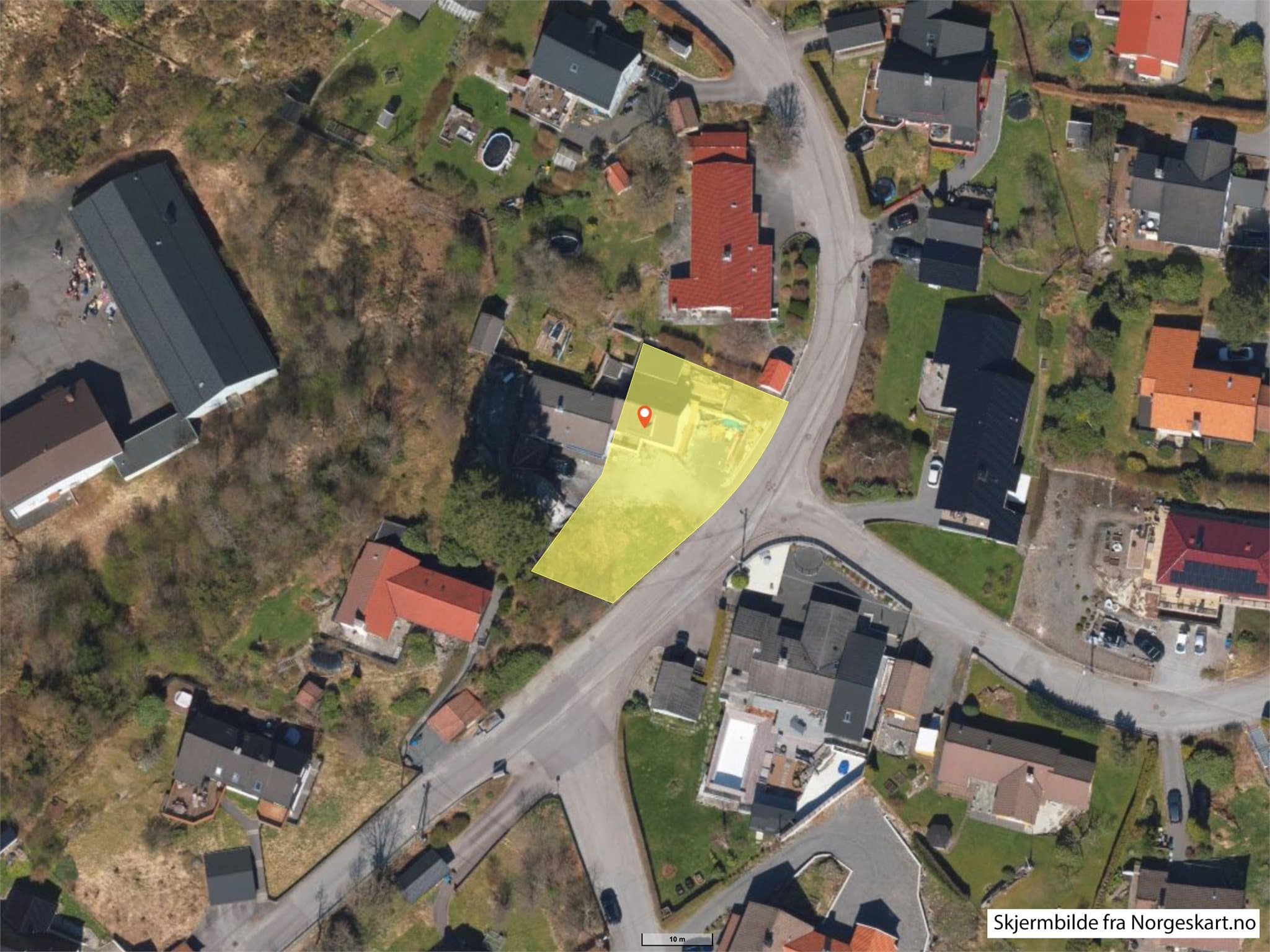 -Det foreligger godkjent rammetillatelse på enebolig over tre plan med sokkelleilighet -