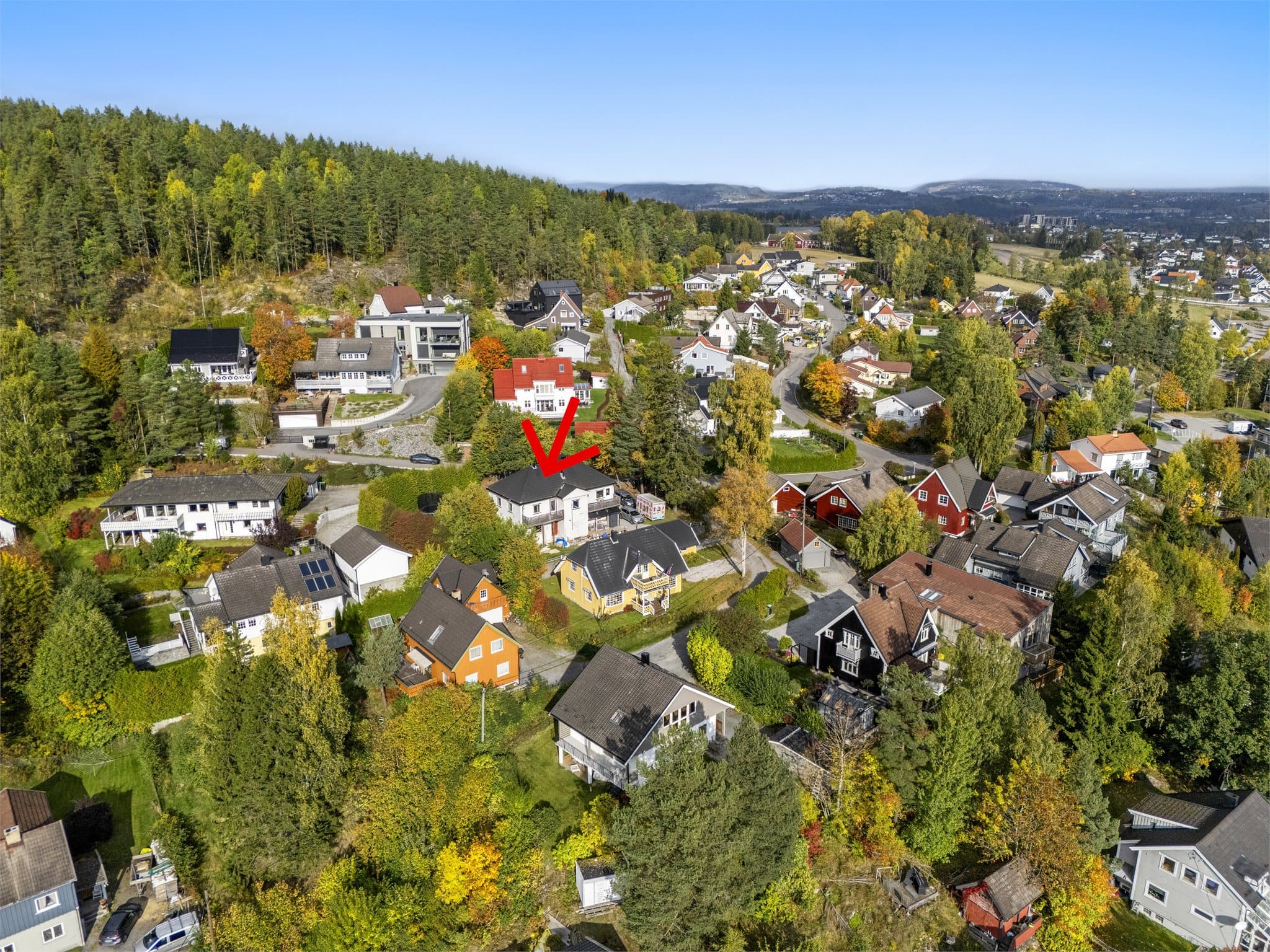 Her får du en sentral leilighet med en fin belliggenhet i et veletablert nabolag på Strømmen.