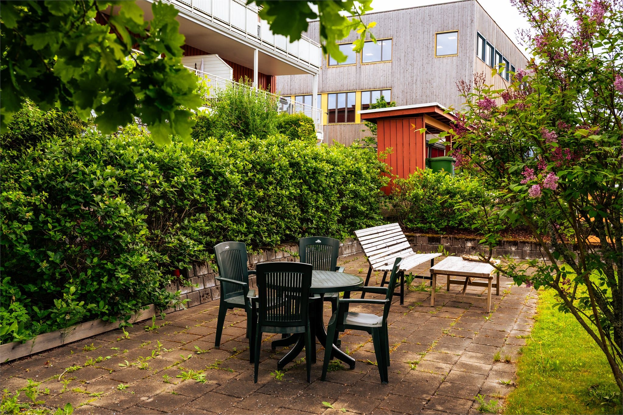 Fine sittegrupper på sameiets fellesareal.