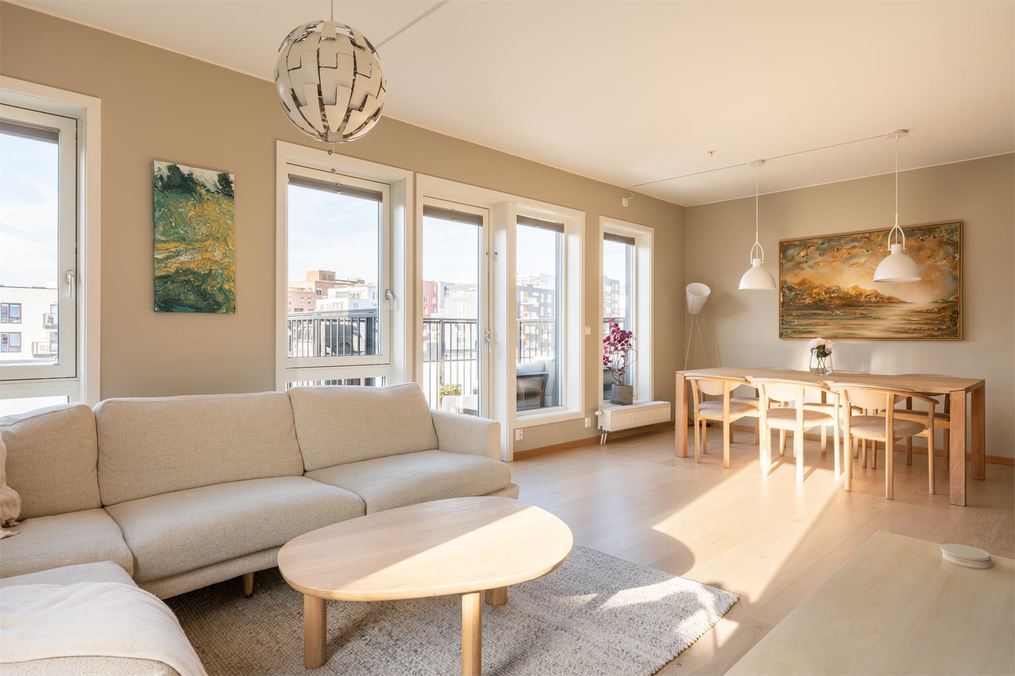 Emir Resulbegovic v. Emera Eiendomsmegling ønsker velkommen til Bøkkerveien 14A!