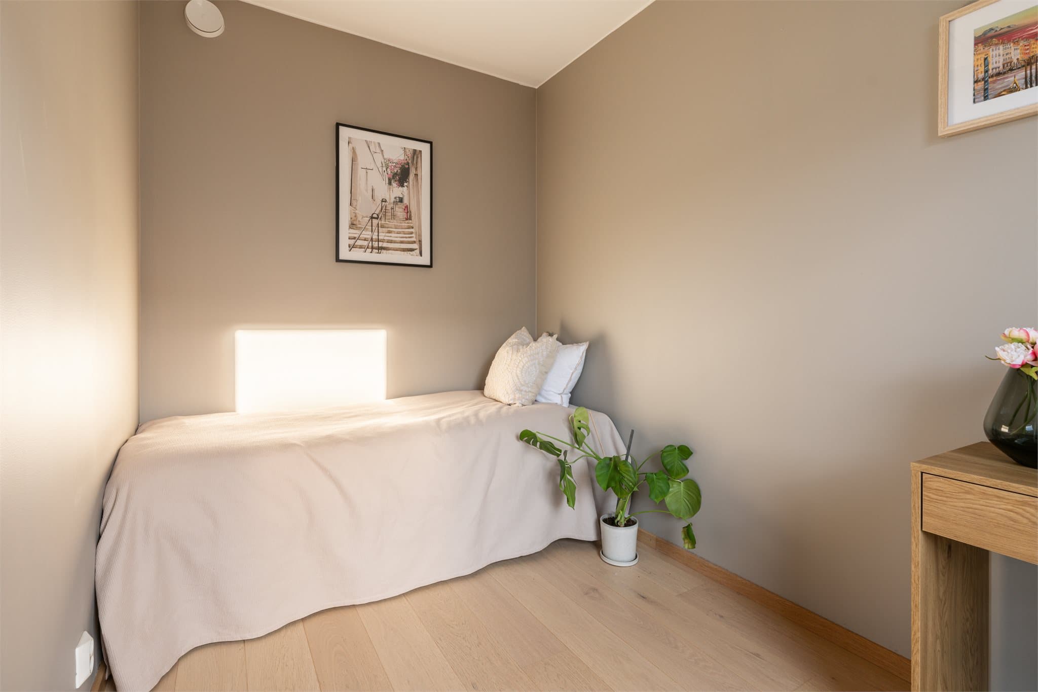 Fleksibelt rom som passer perfekt som gjesterom, barnerom eller hjemmekontor.