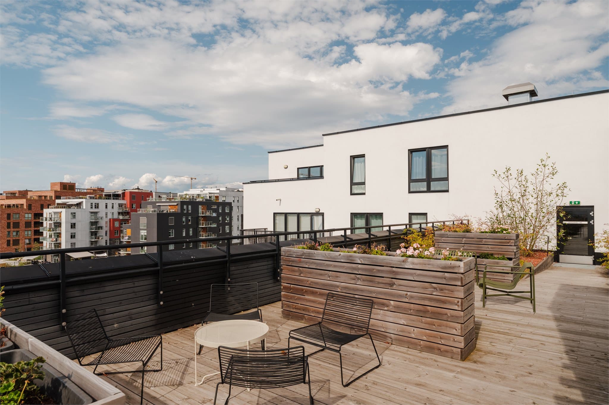 Når solen endelig titter frem og våren setter inn, er det tid for å nyte late dager på takterrassen.