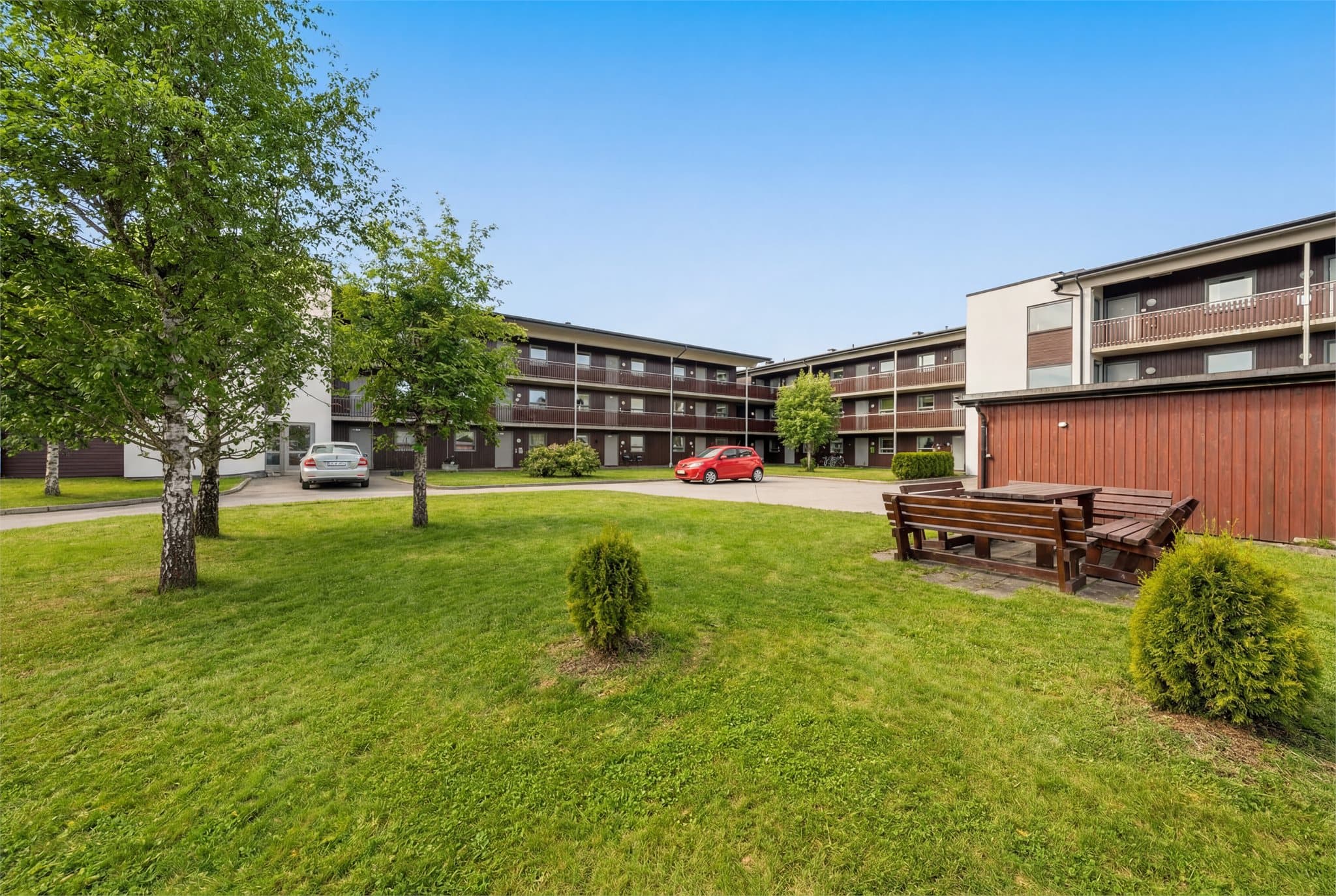 Fine sitteplasser for sosiale sammenkomster. Digitalt endret fra vår til sommer, avvik kan forekomme.