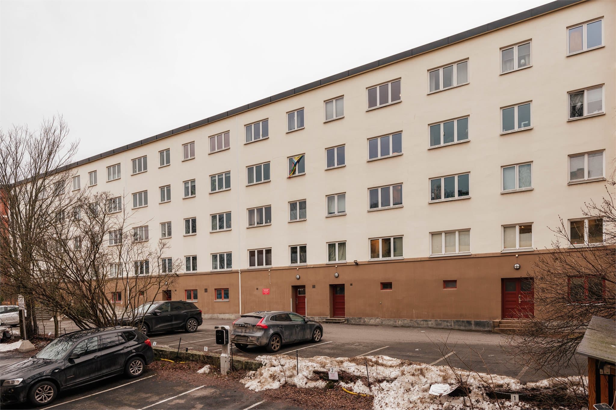 Kollektivknutepunktet på Sinsen ligger kun fem minutters gange unna, med T-bane, flybuss og flere busslinjer som tar deg raskt rundt i byen.