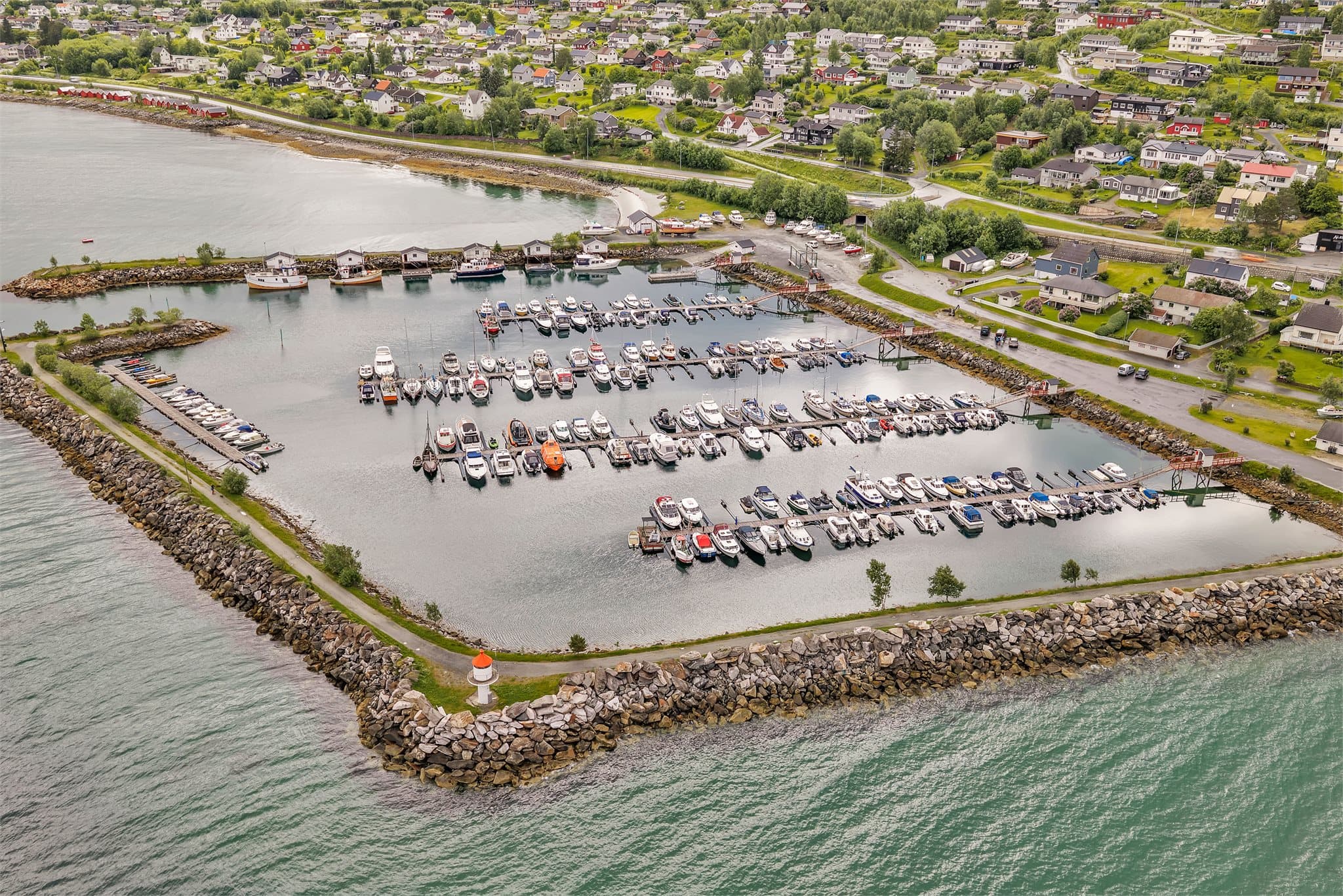 Kun to minutters gange til Båtberget bussholdeplass.