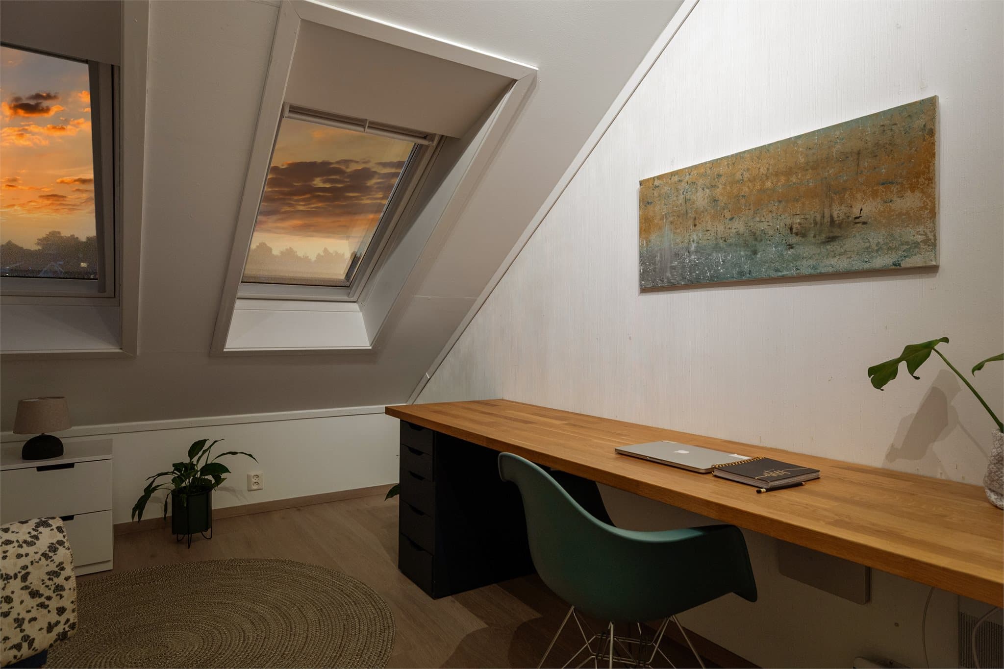 - Boligens kontor måler 5,6 m² -