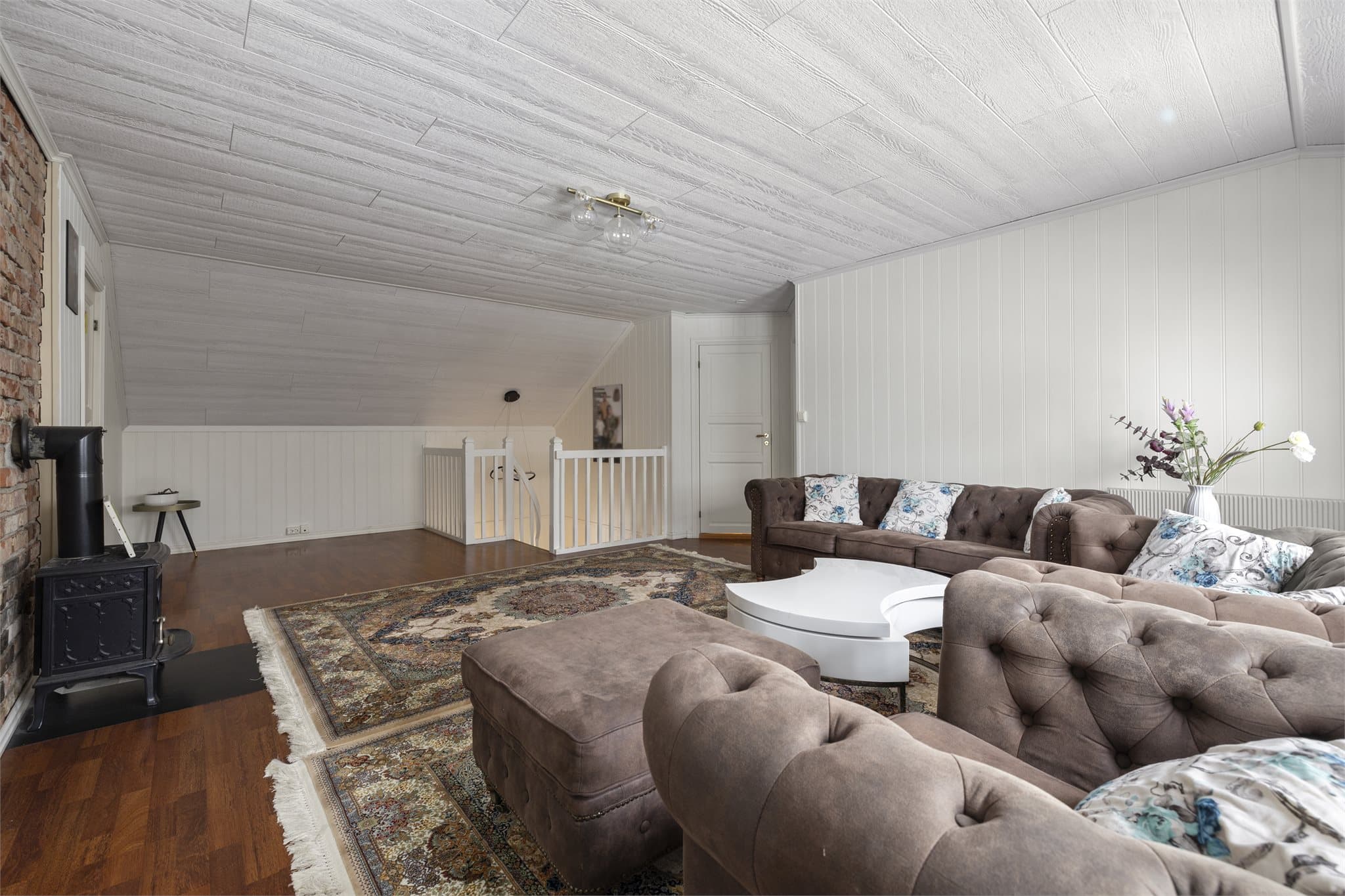 Stuen fungerer som et samlingspunkt for soveromsavdelingen i etasjen.