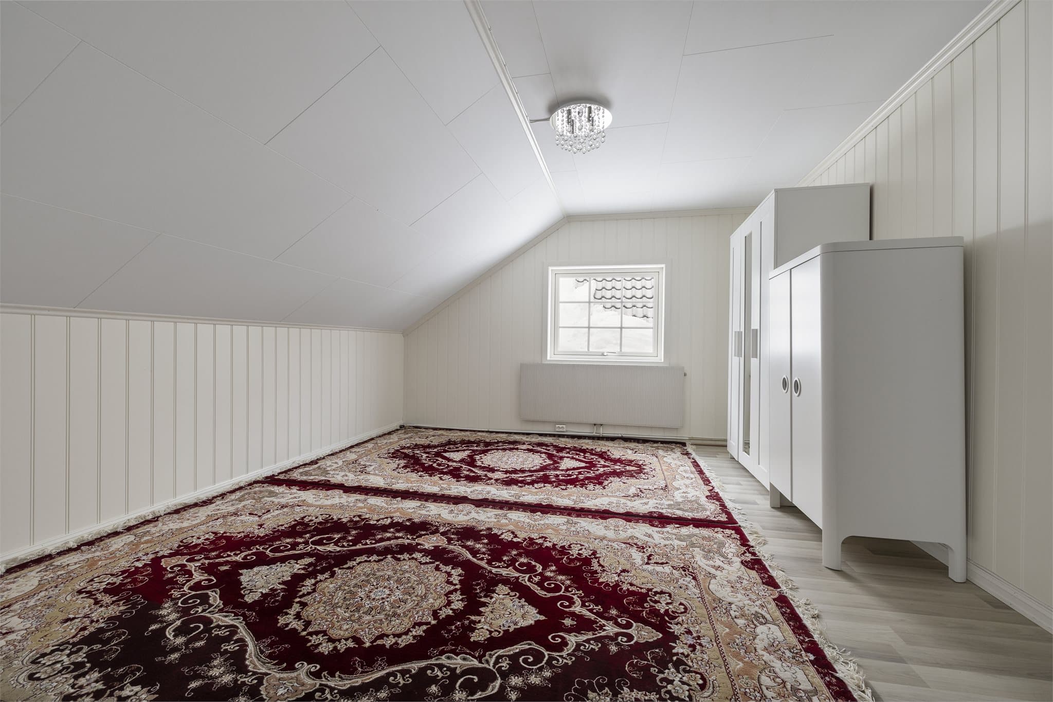 Det andre soverommet er også på ca. 16 m² og ble pusset opp i 2020.