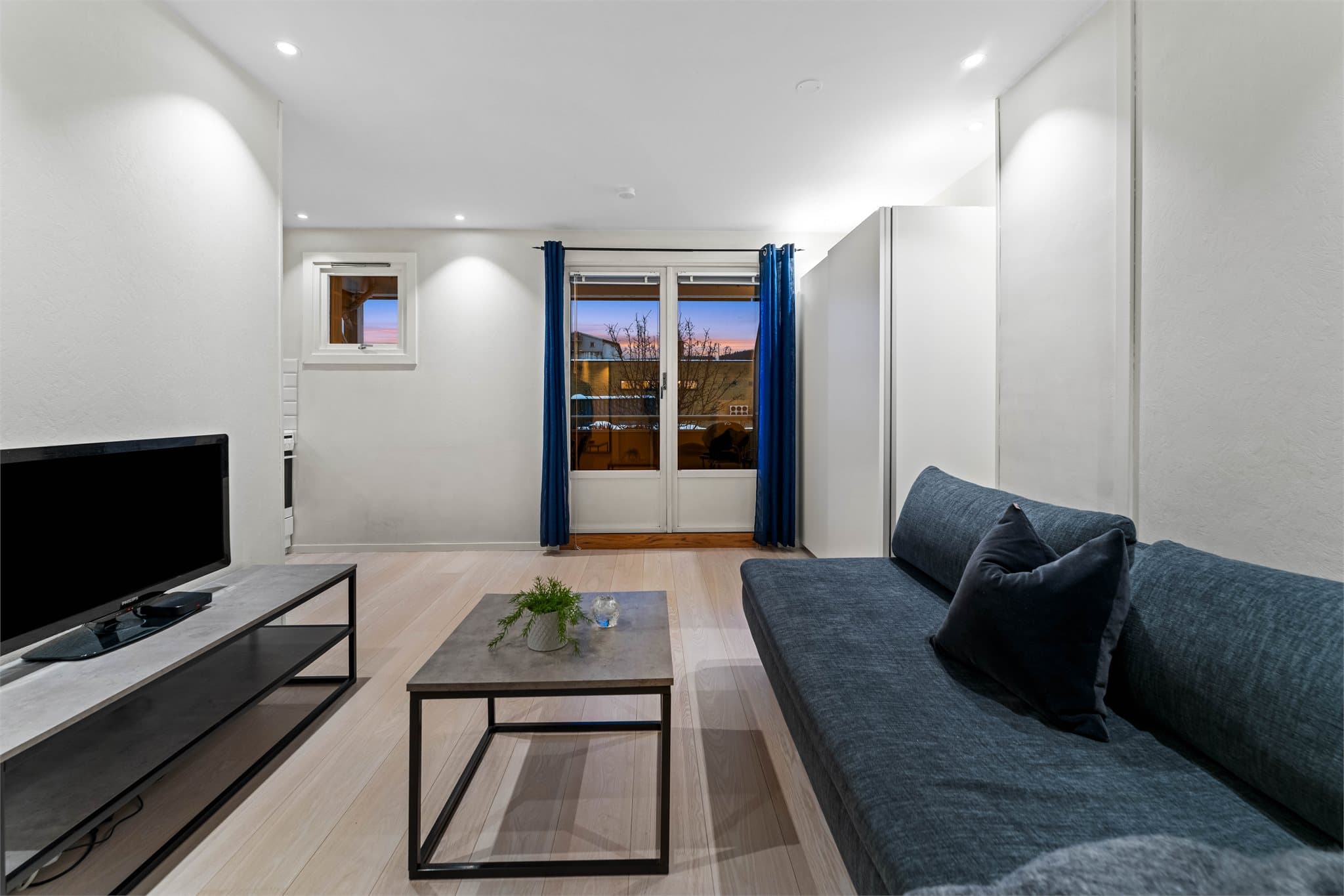 Leiligheten har en solrik terrasse på ca. 9 kvm.