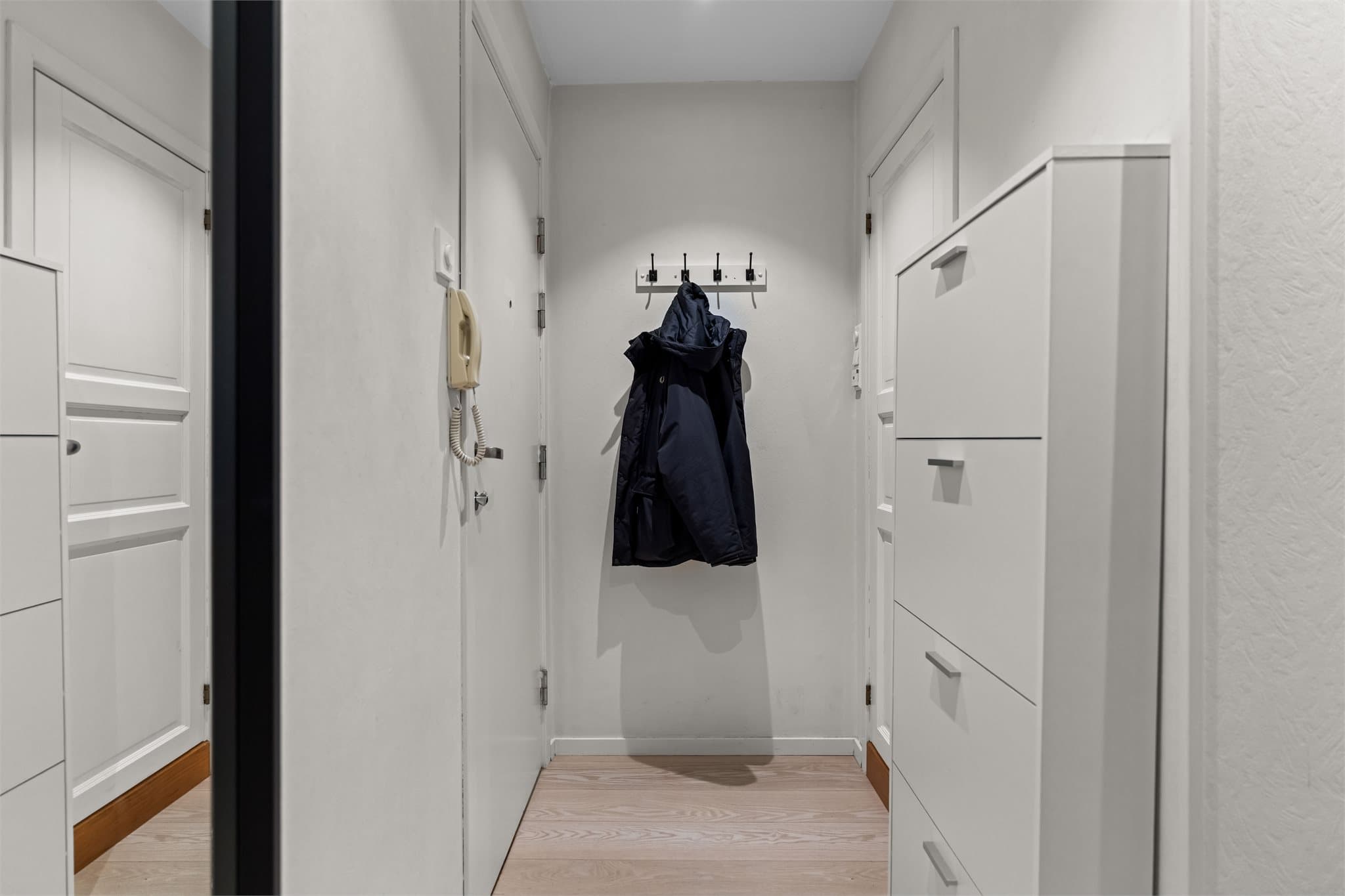 Praktisk entré som gir et godt førsteinntrykk av leiligheten