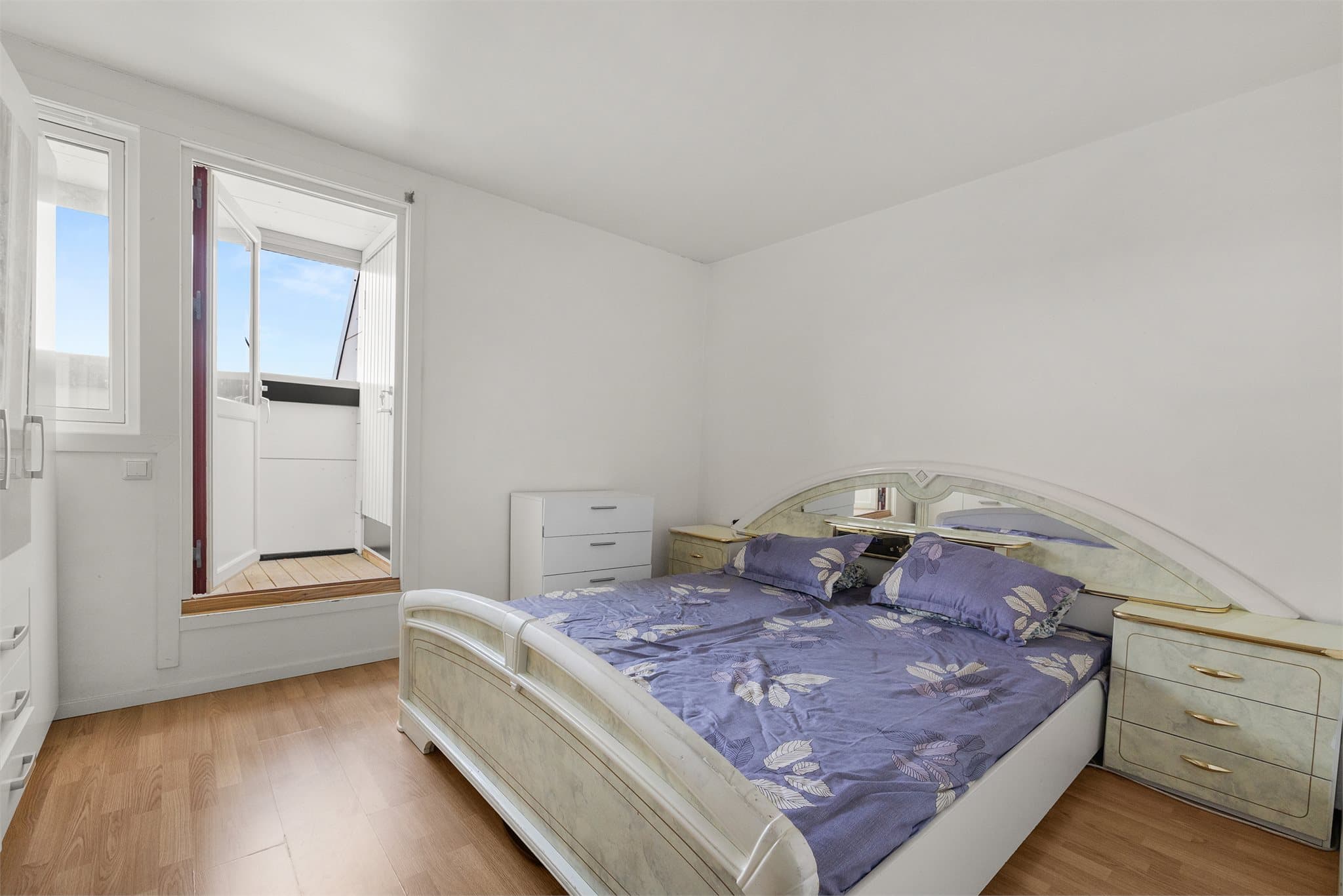 Herifra er det direkte utgang til balkong