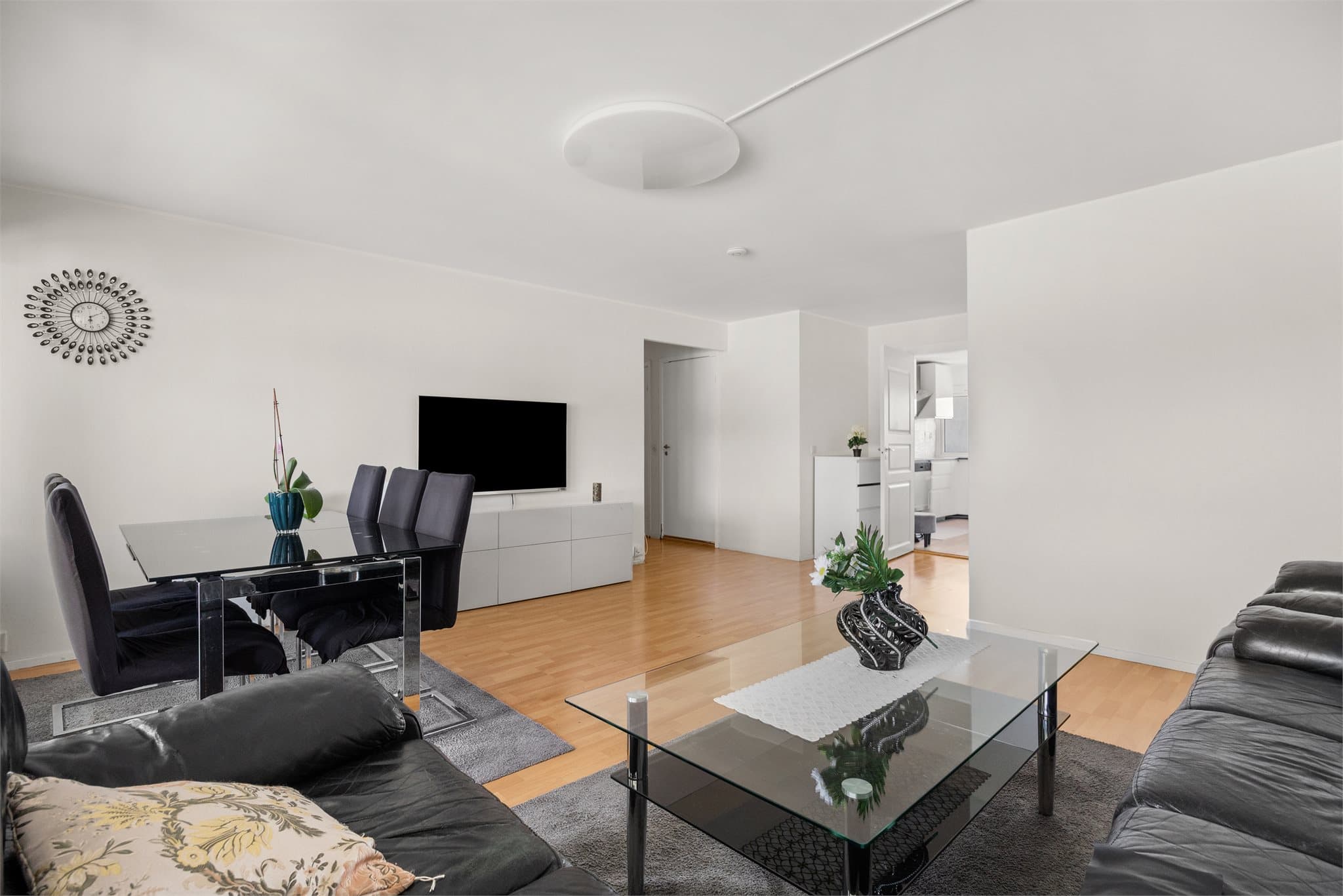 Leiligheten er moden for oppgradering - her har du mulighet til å sette ditt eget preg.