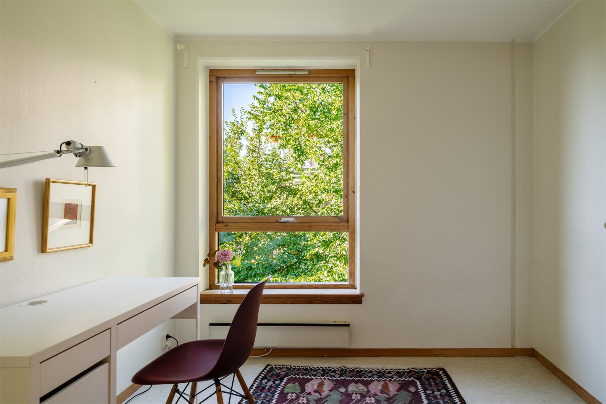 Et lyst soverom som egner seg godt som både barnerom, gjesterom eller kontor.