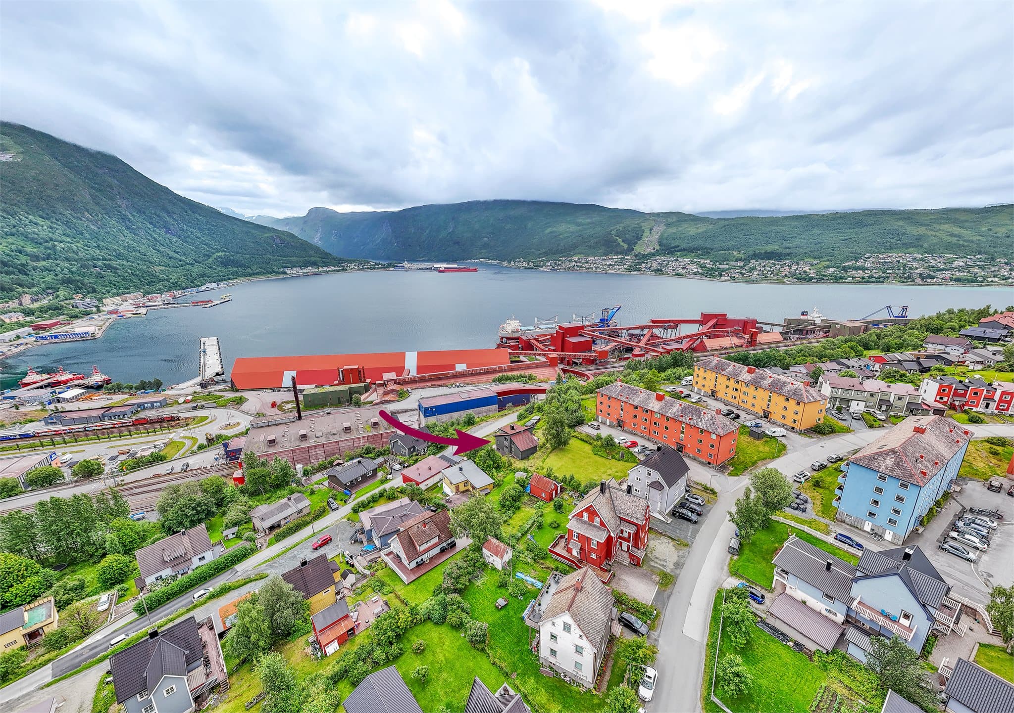 Oversikt over nærområdet på Framnes og nærheten til Ofotfjorden.