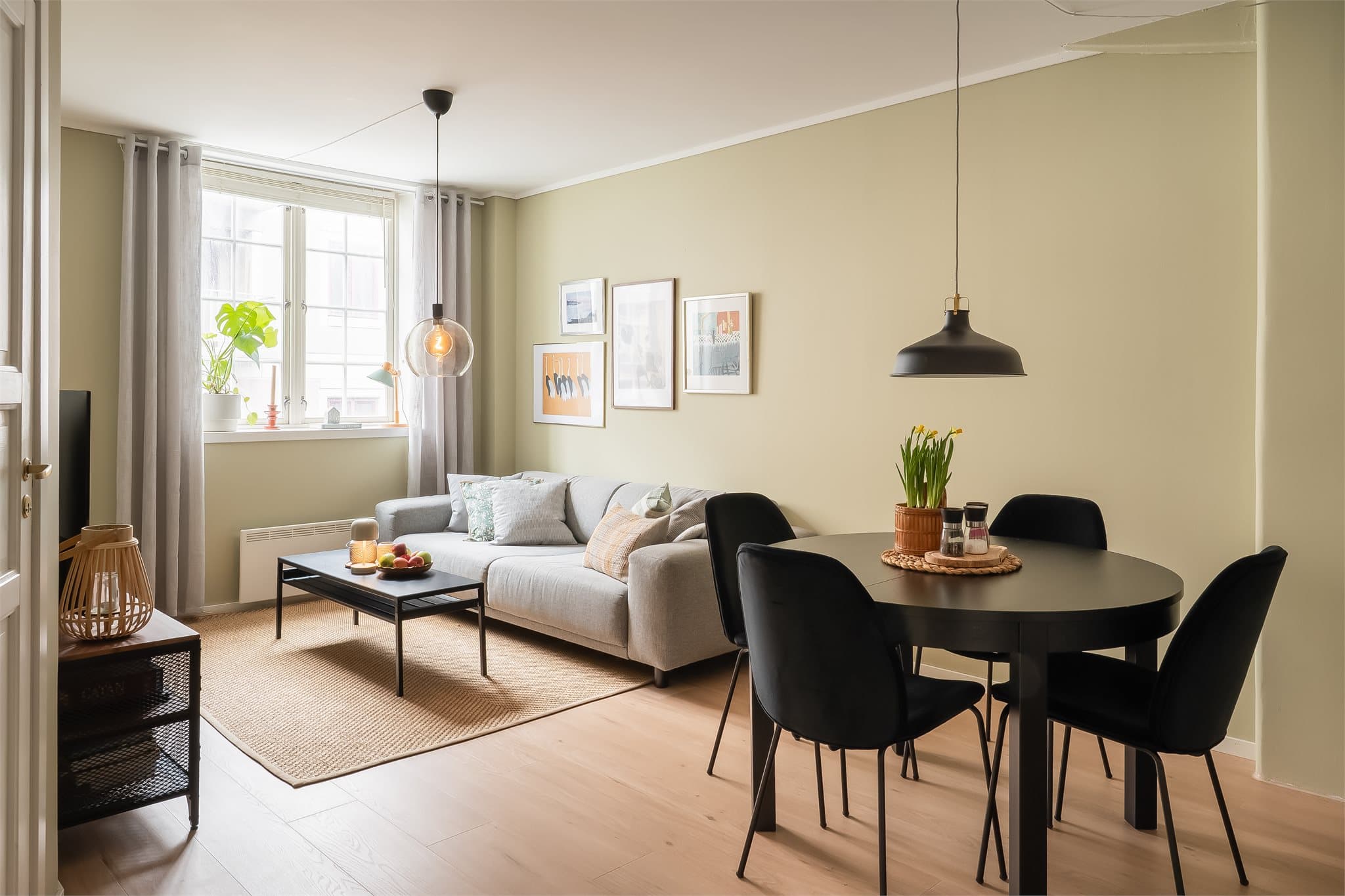 Emera Eiendomsmegling ved Marit Skolmli har gleden av å presentere Frostaveien 1! Fotograf: Oscar Stoltenberg.