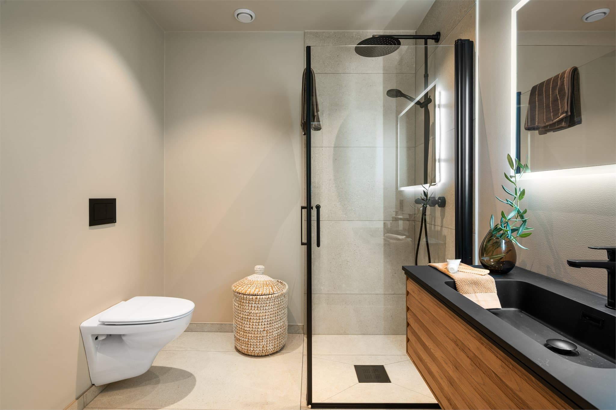 - Boligens andre bad måler 5m² -