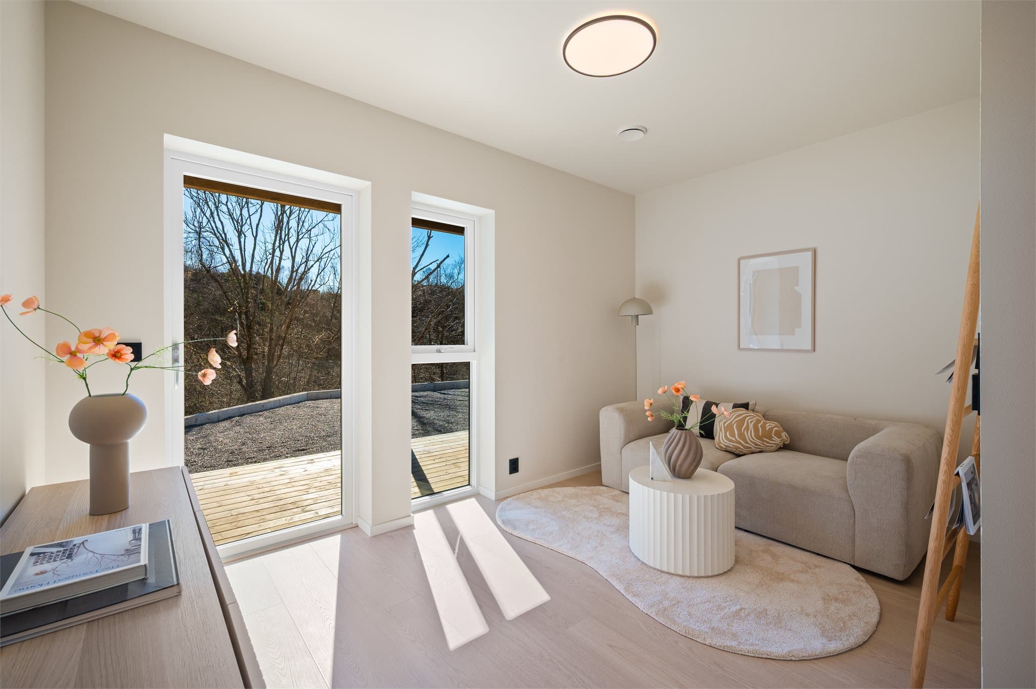 - Flott tv-stue på 9,8m² med utgang til terrasseplatting -