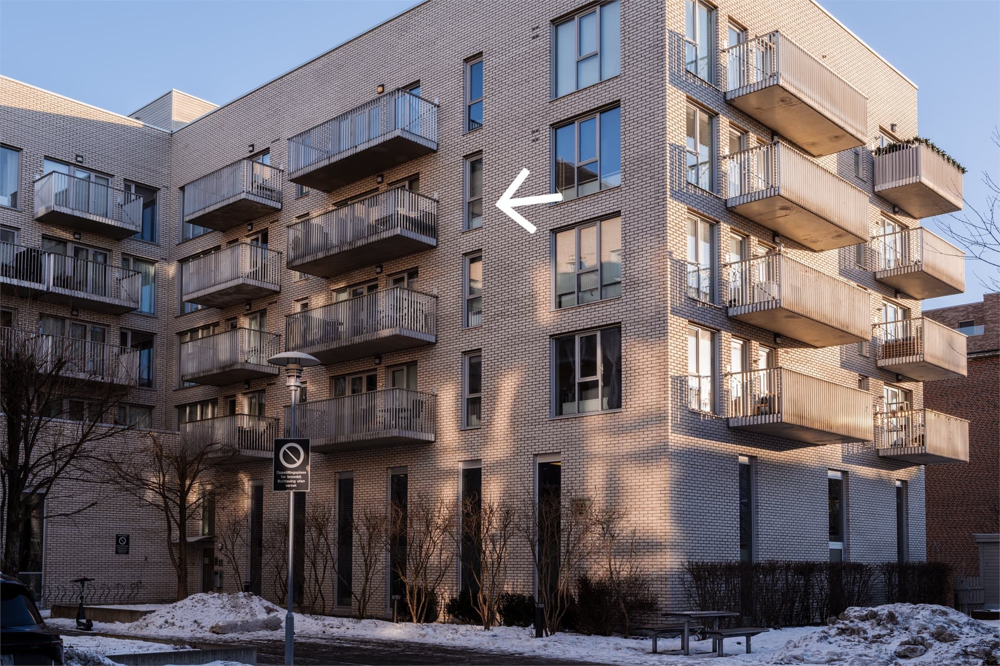 Her bor du høyt og fritt i en tilbaketrukket gate.