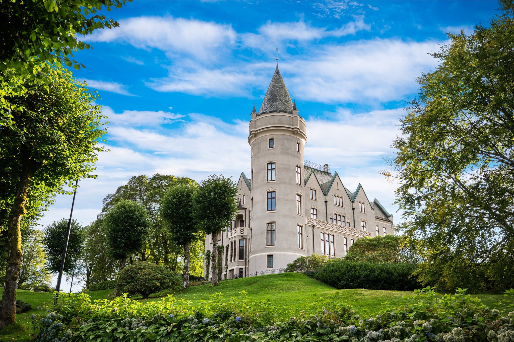 - Fra boligen er det gangavstand til historiske Gamlehaugen -