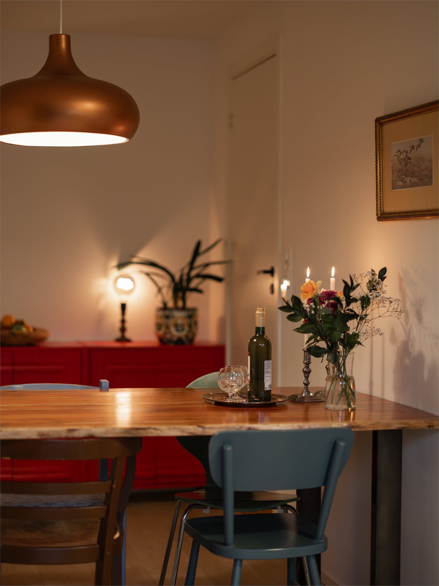 Her er det god plass til spisebord hvor du kan nyte måltid både til hverdags og fest