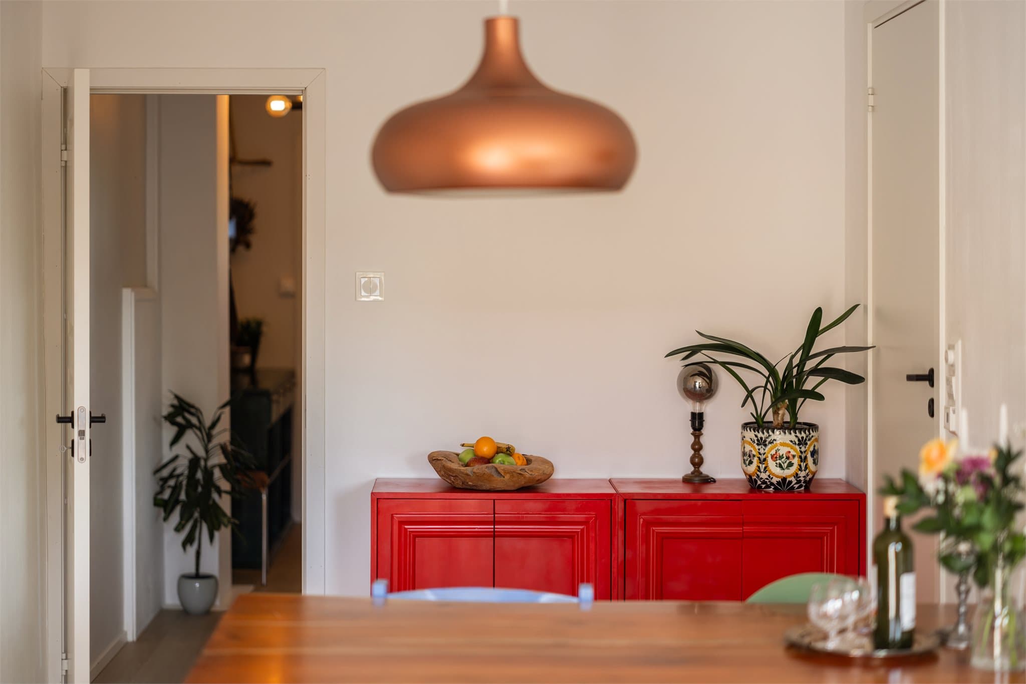 Videre kommer man til entreen av leiligheten