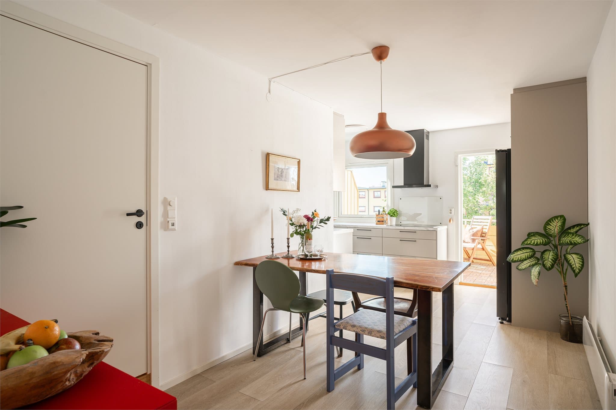 Dette er en moderne 4-roms leilighet over to plan- her får du rekkehus følelse