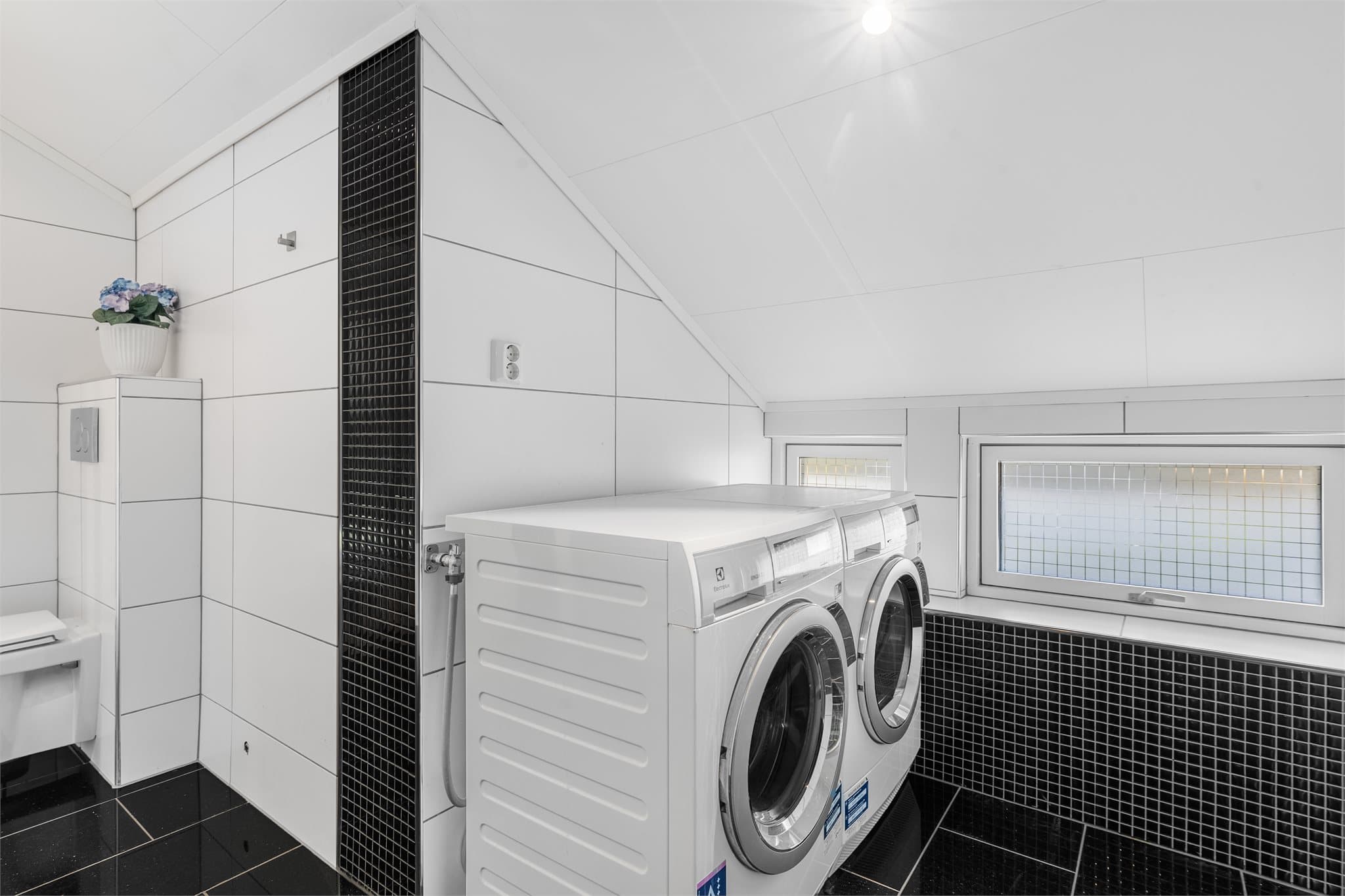 God plass til vaskemaskin & tørketrommel.