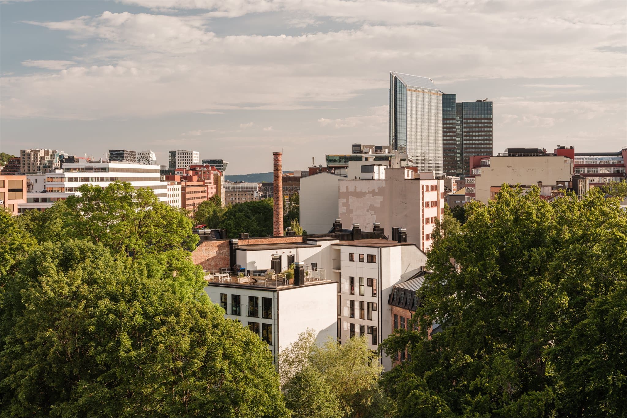 Kollektivtilbudet er svært godt, med kort vei til trikk og buss.