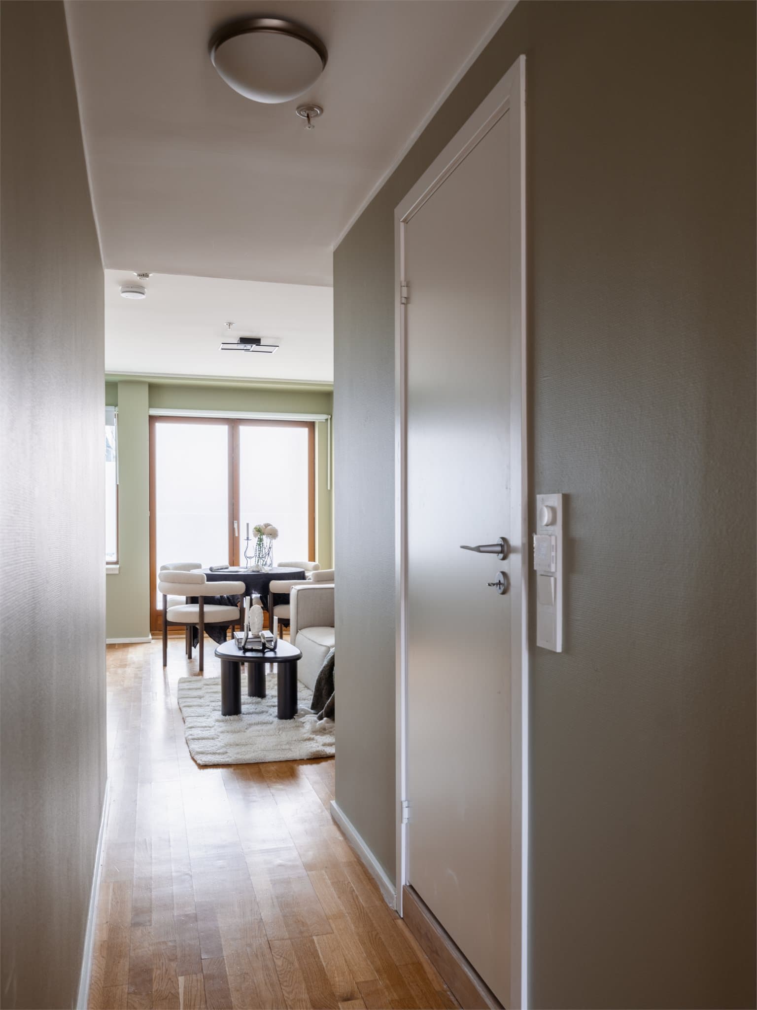 Gangen binder sammen soverommet med leilighetens sosiale soner på en god måte.