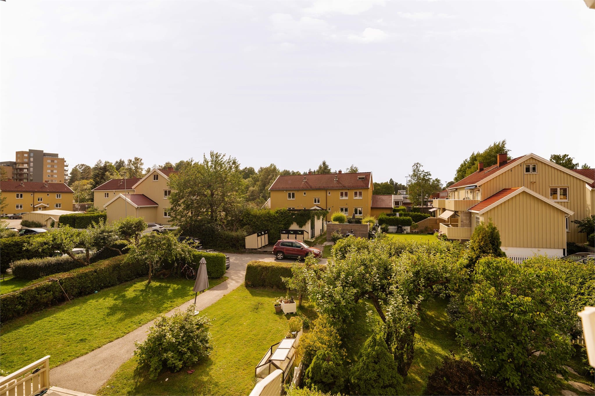 Idyllisk og frodig utsyn fra soverommet.