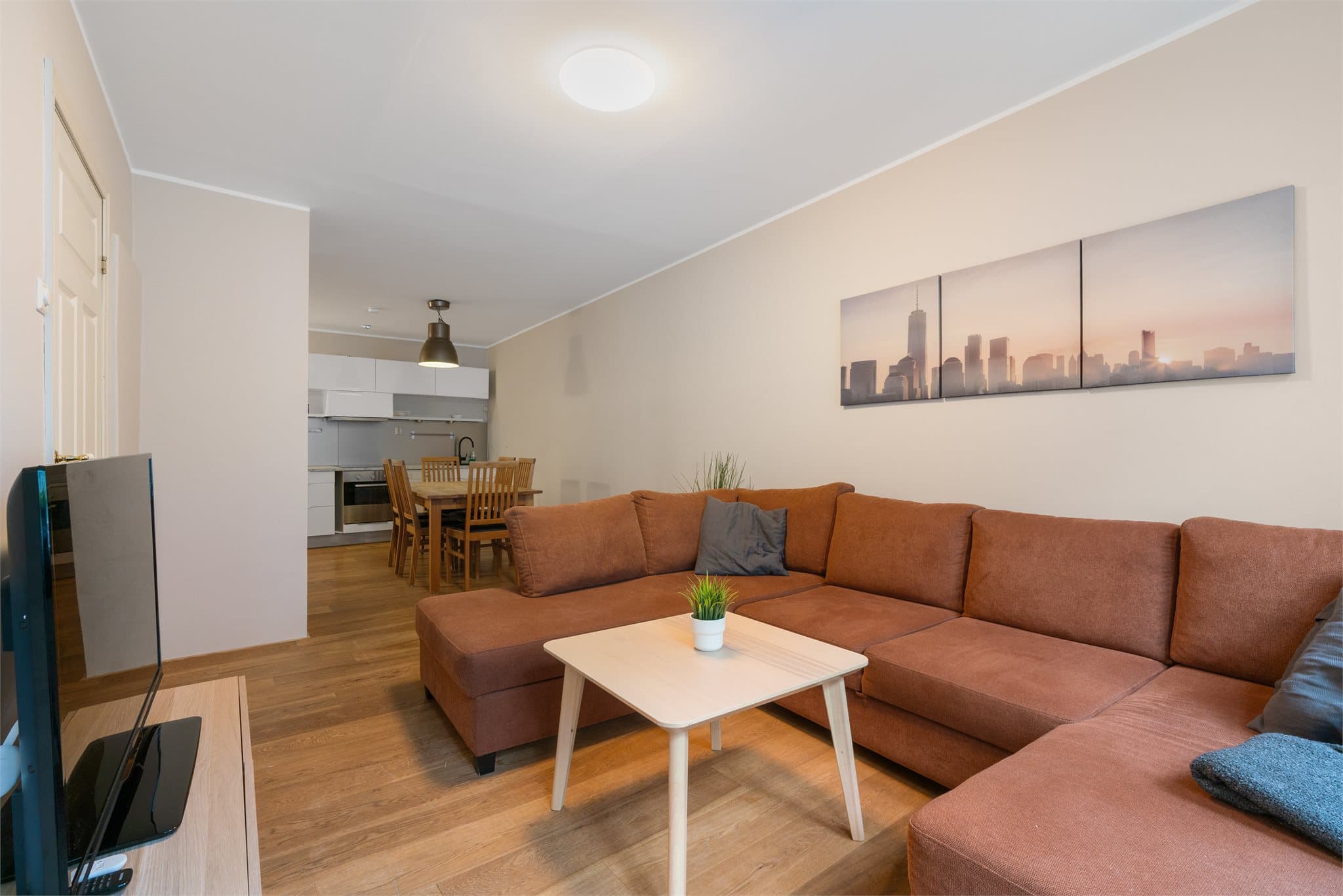 - Åpen stue-/kjøkkenløsning -