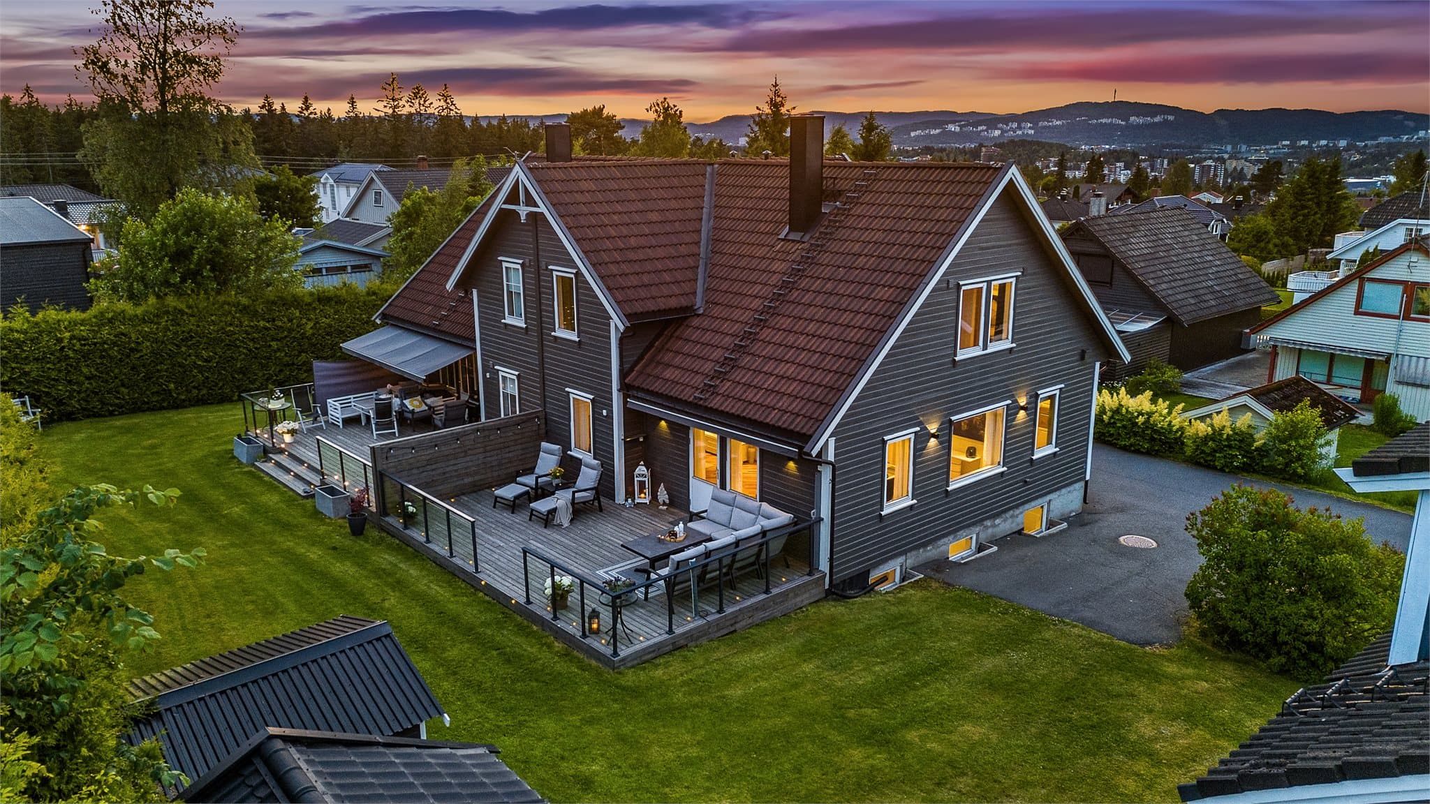 Innholdsrik og attraktiv halvpart over tre plan i familievennlige omgivelser på Rasta.