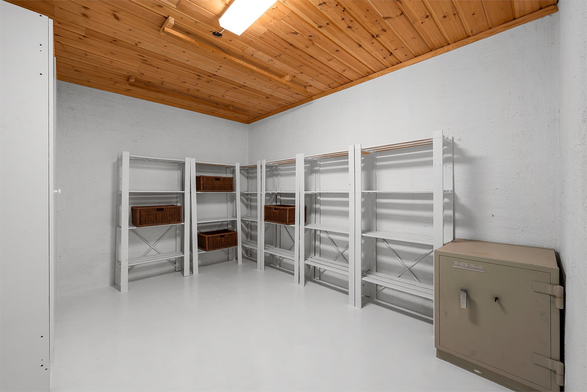 Meget god lagringsplass i kjelleren.