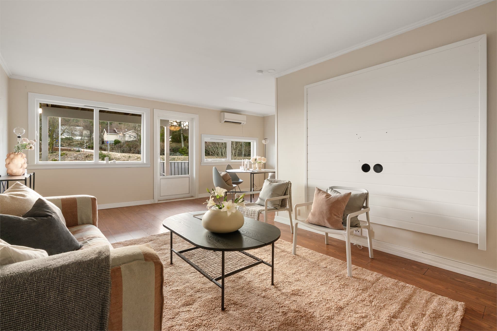 - Leiligheten har fast garasjeplass med mulighet til å koble seg på ladesystem for el-bil -