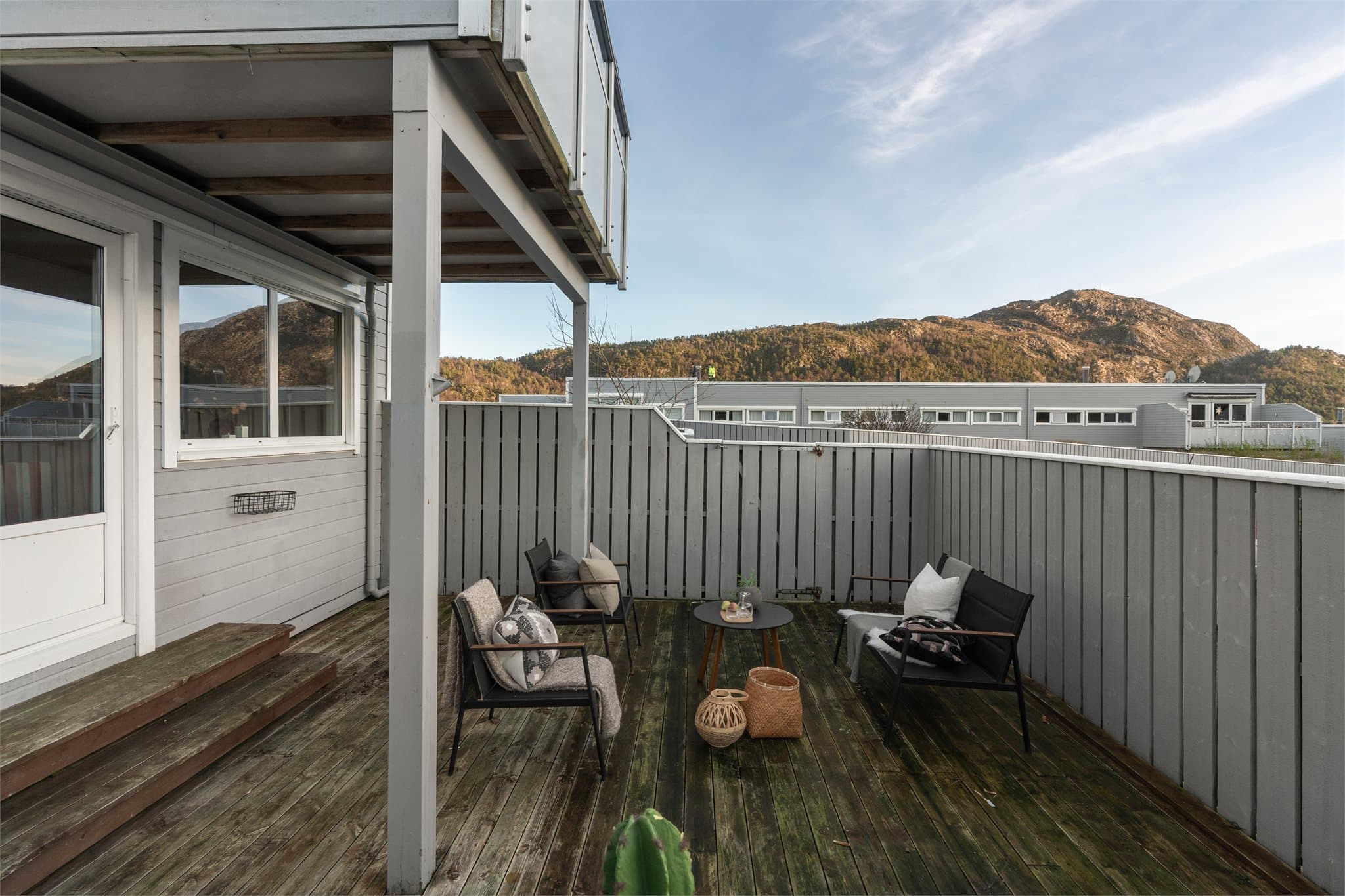 - Her er det god plass til ønsket utemøblement -