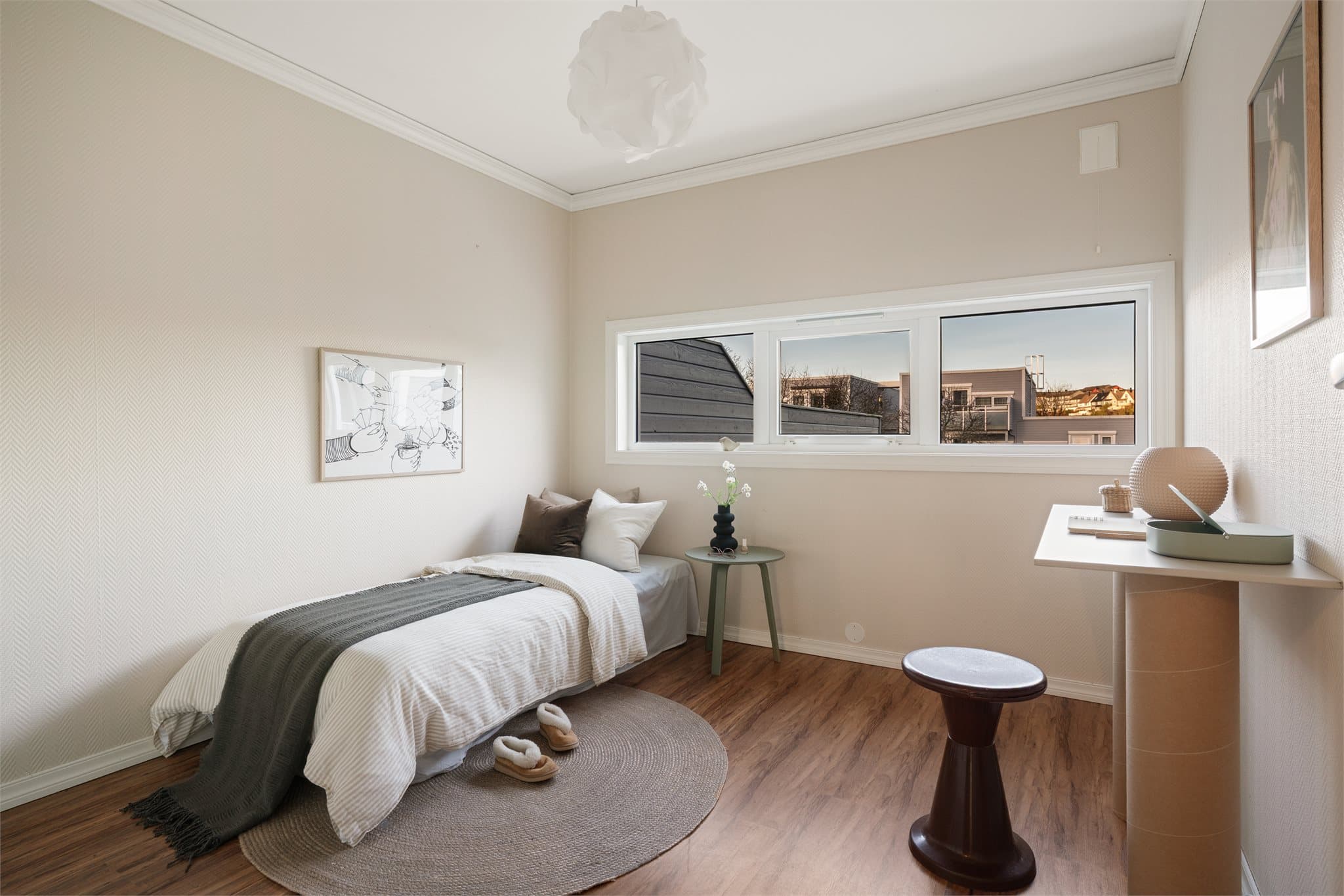 - Soverom 2 måler 9,6m² -