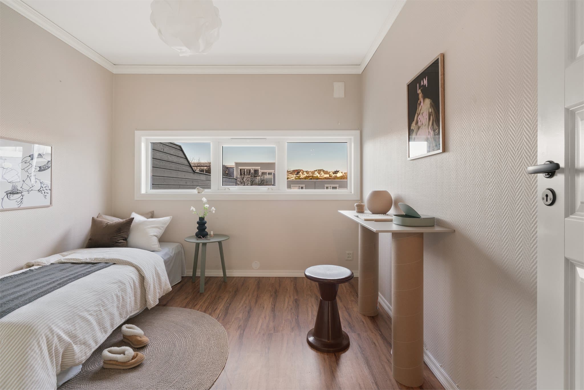 - Perfekt som barne- eller gjesterom -