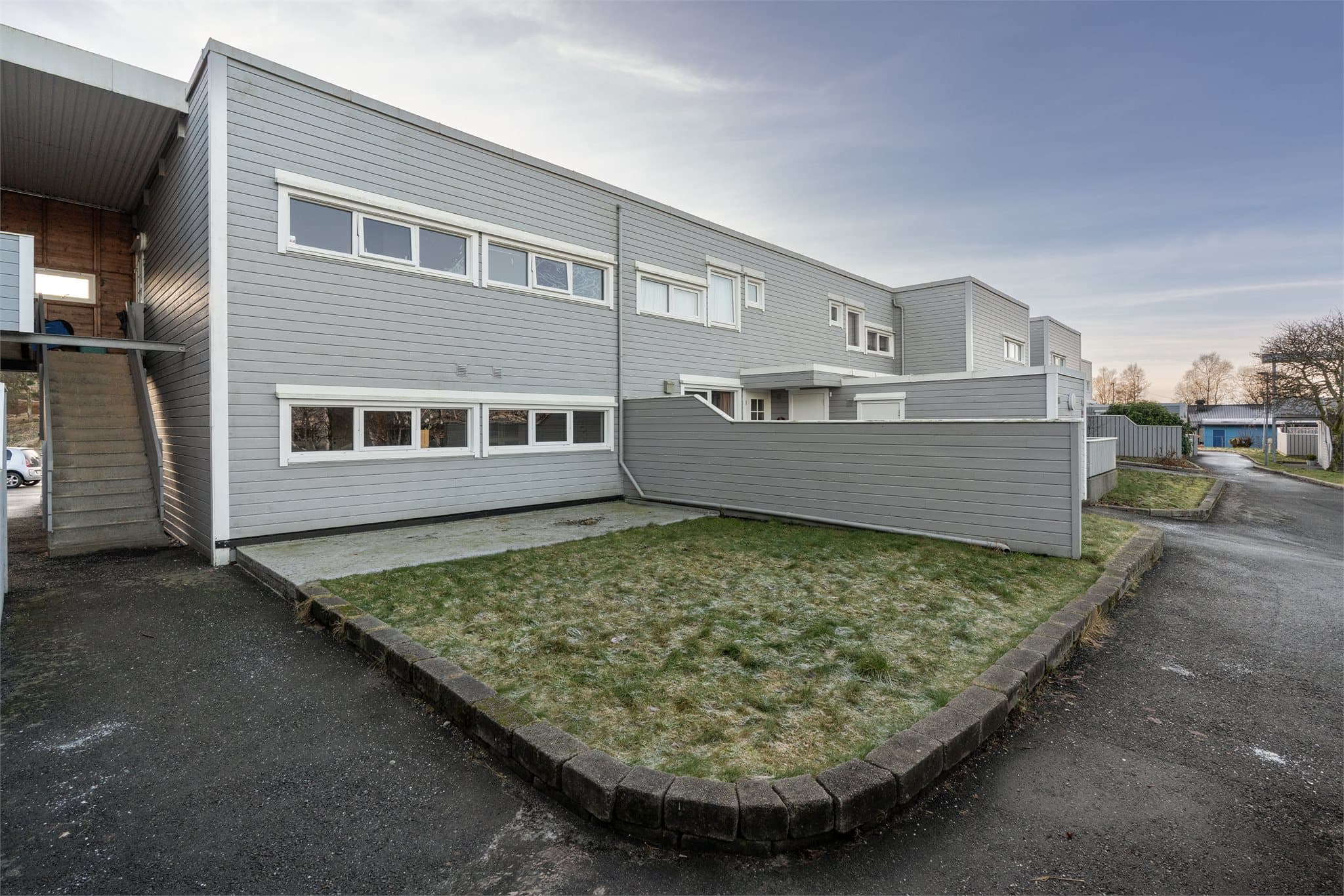 - Bo i et sentralt men likevel tilbaketrukket boligområde med nærhet til alt du trenger i hverdagen! -