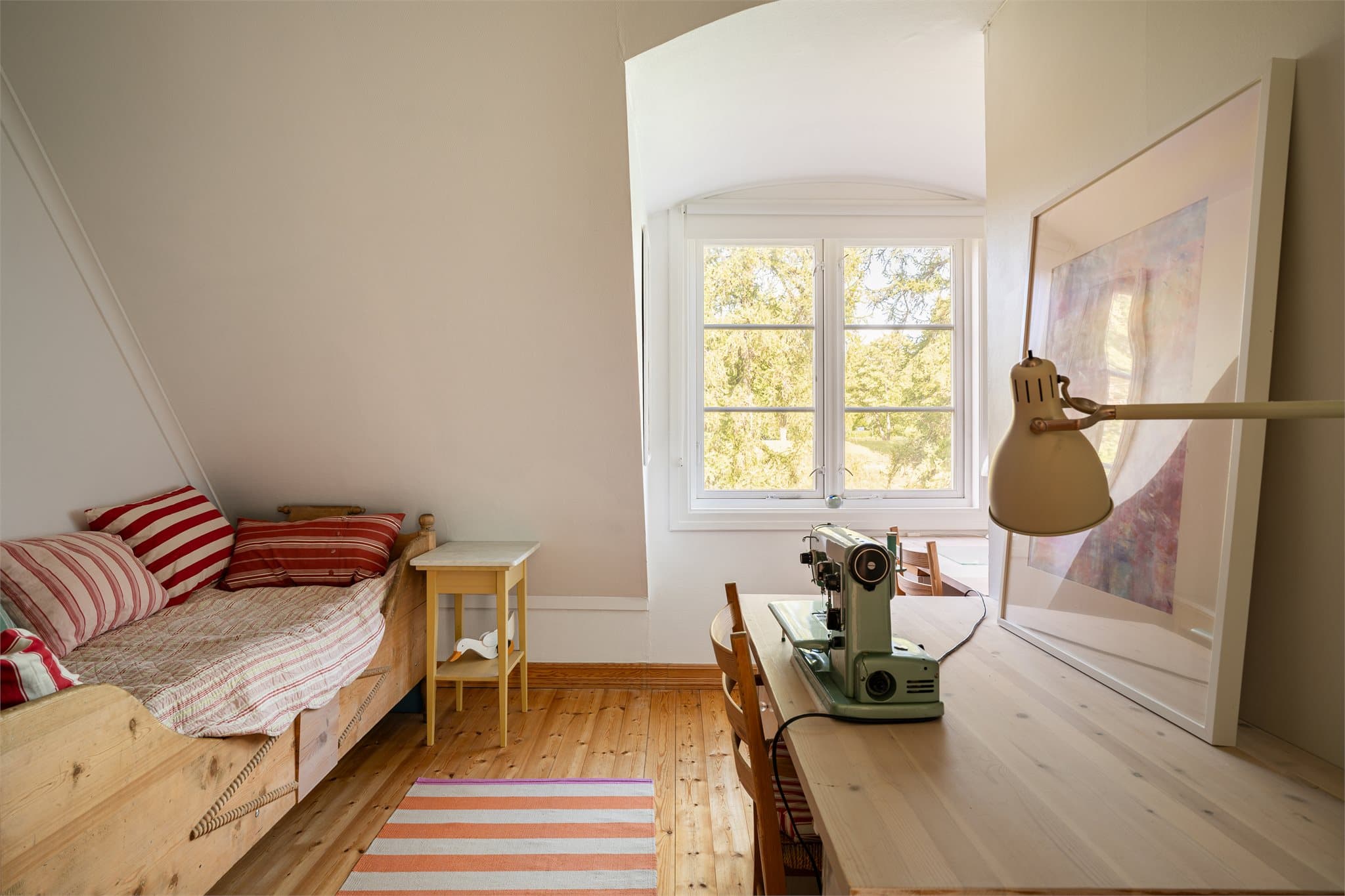 Det andre soverommet egner seg godt som barnerom, gjesterom eller hjemmekontor.