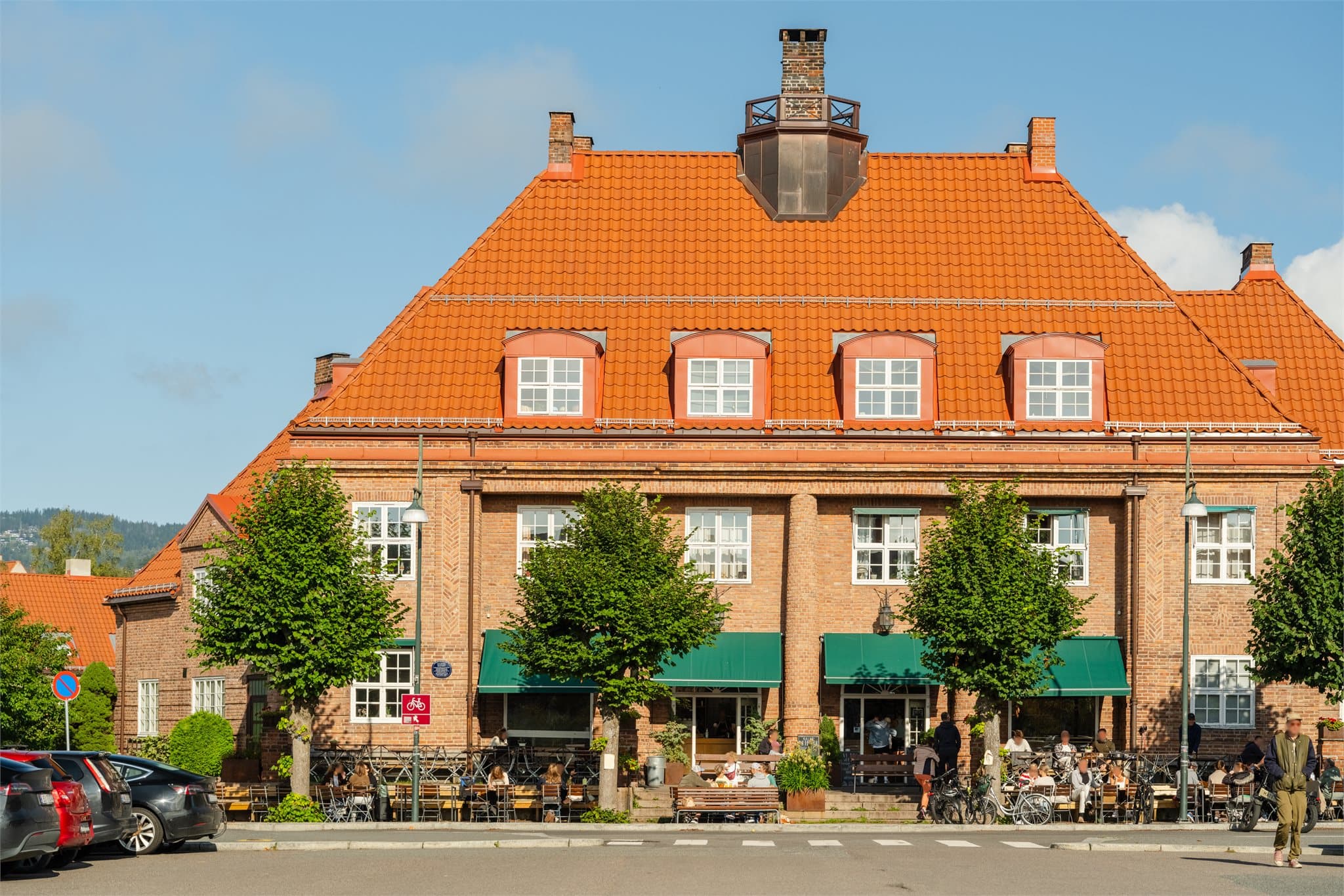 På Damplassen arrangeres det jevnlig hyggelige sammenkomster for store og små.