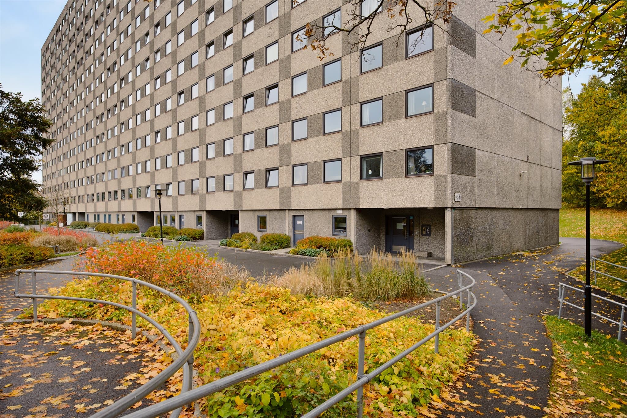 Borettslaget har et pent opparbeidet inngangsparti.
