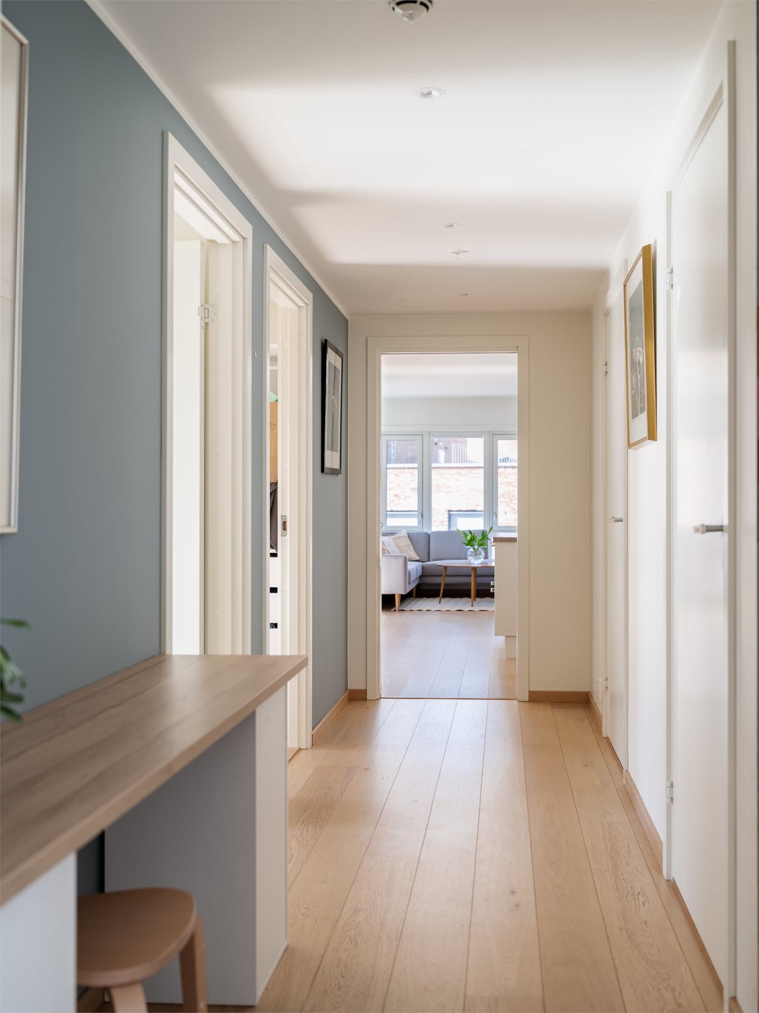 En gjennomtenkt planløsning skiller soveavdelingen fra de sosiale sonene.