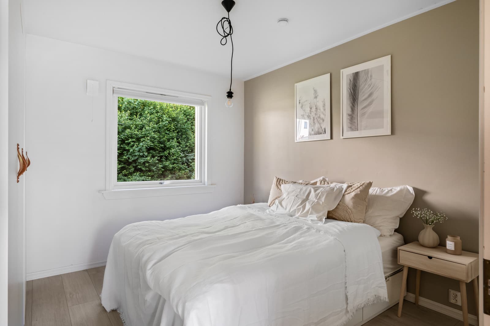- Leilighetens største soverom måler 11,2m² -