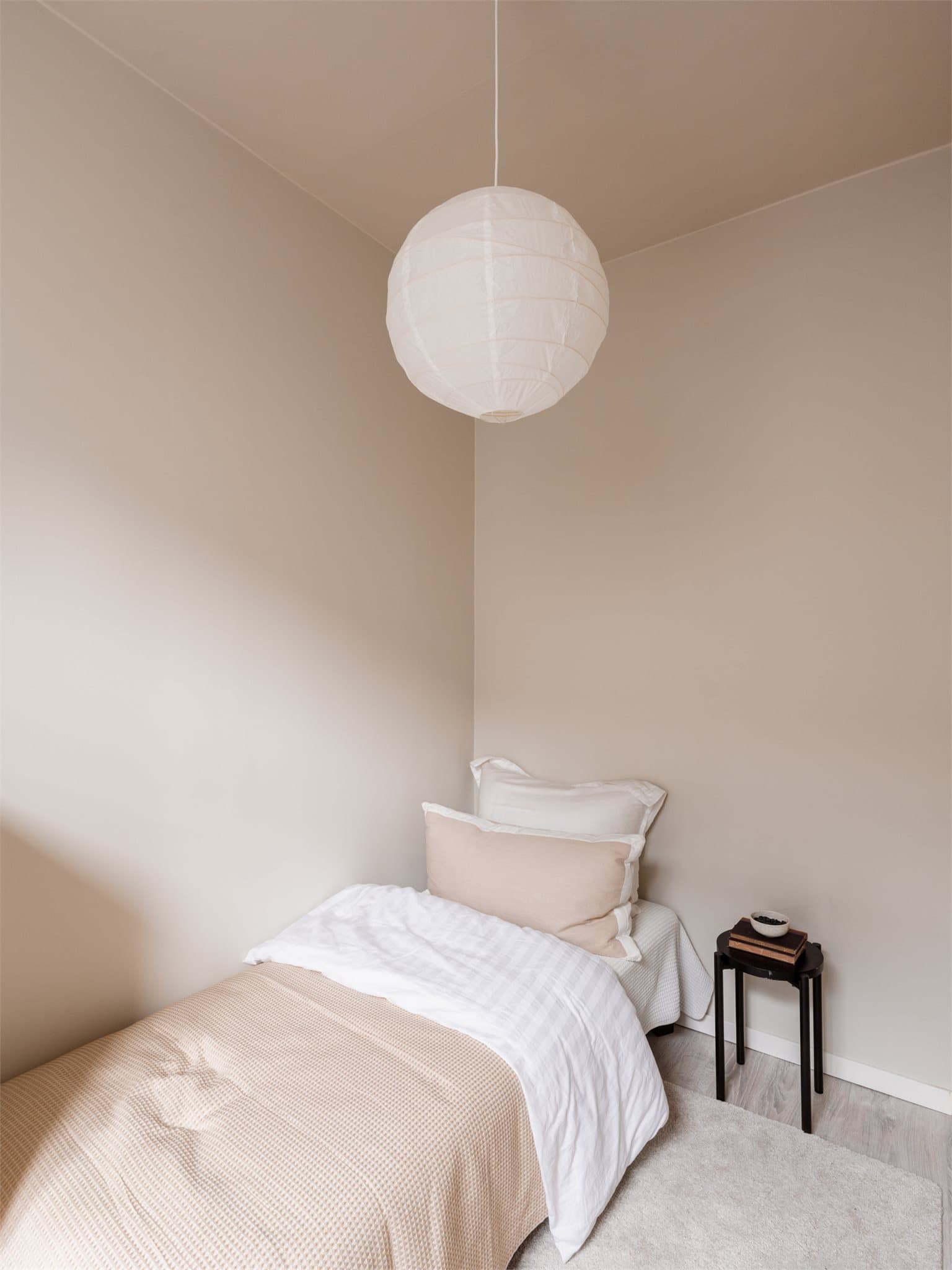 Det andre soverommet er fleksibelt og egner seg godt som barnerom, gjesterom eller hjemmekontor.