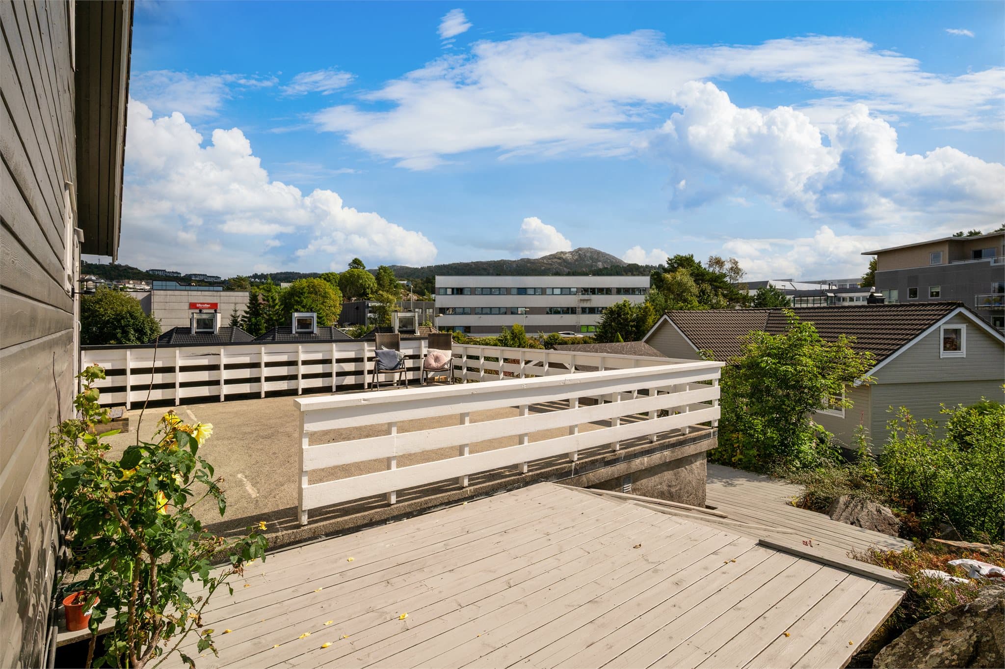 - Adkomst til terrasse over garasje på 38 m² -