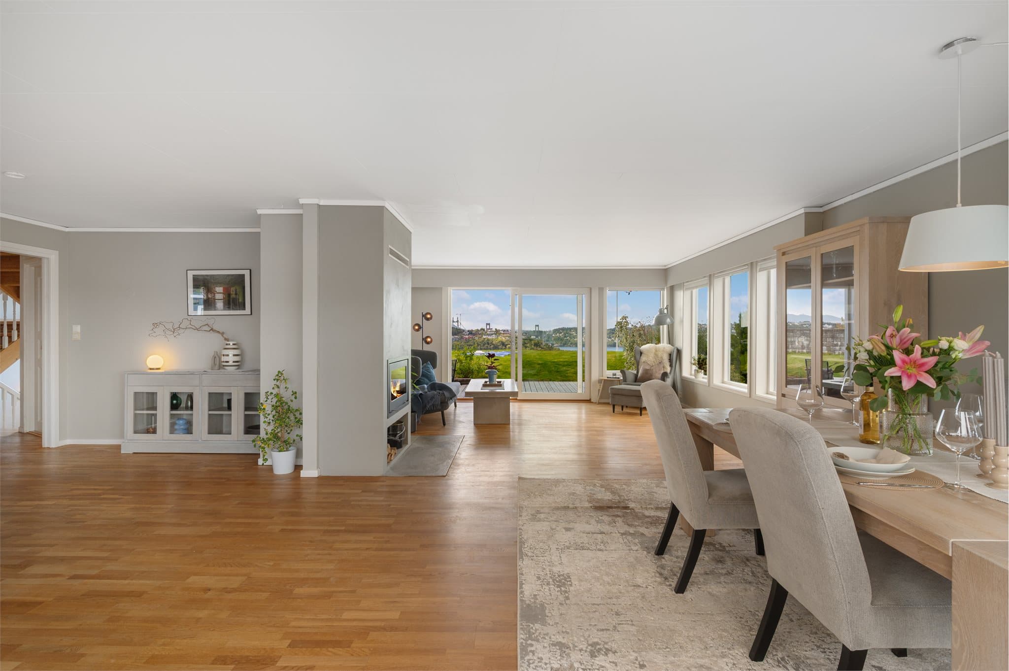 - Boligen går over 3 plan og har et BRA-i på hele 410 m² -
