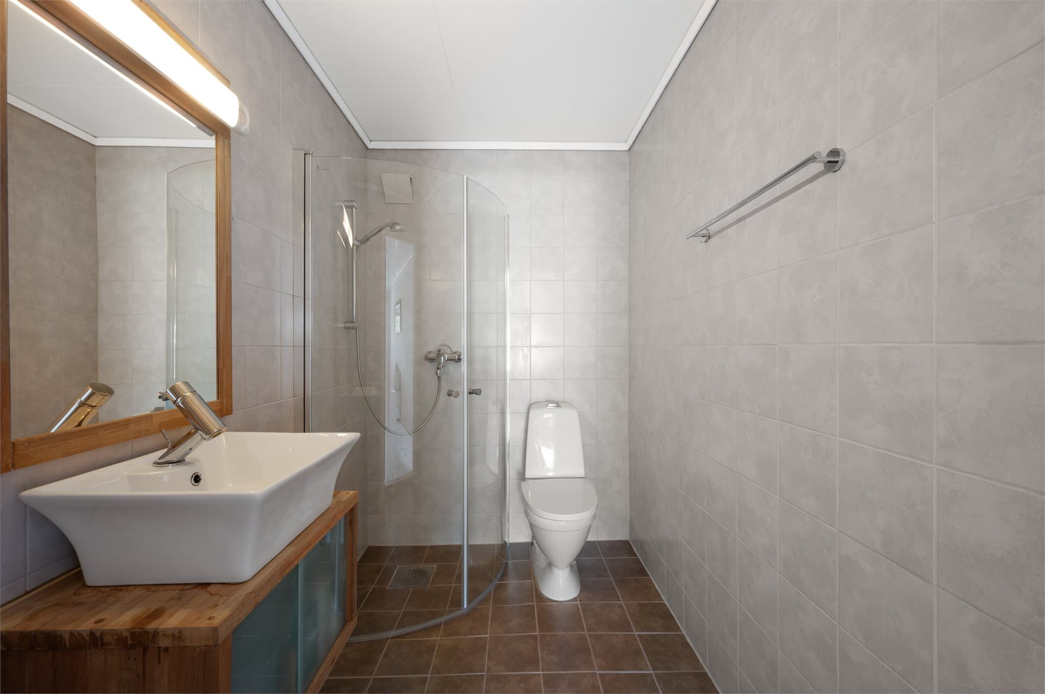 - Badet måler 3,7 m² -