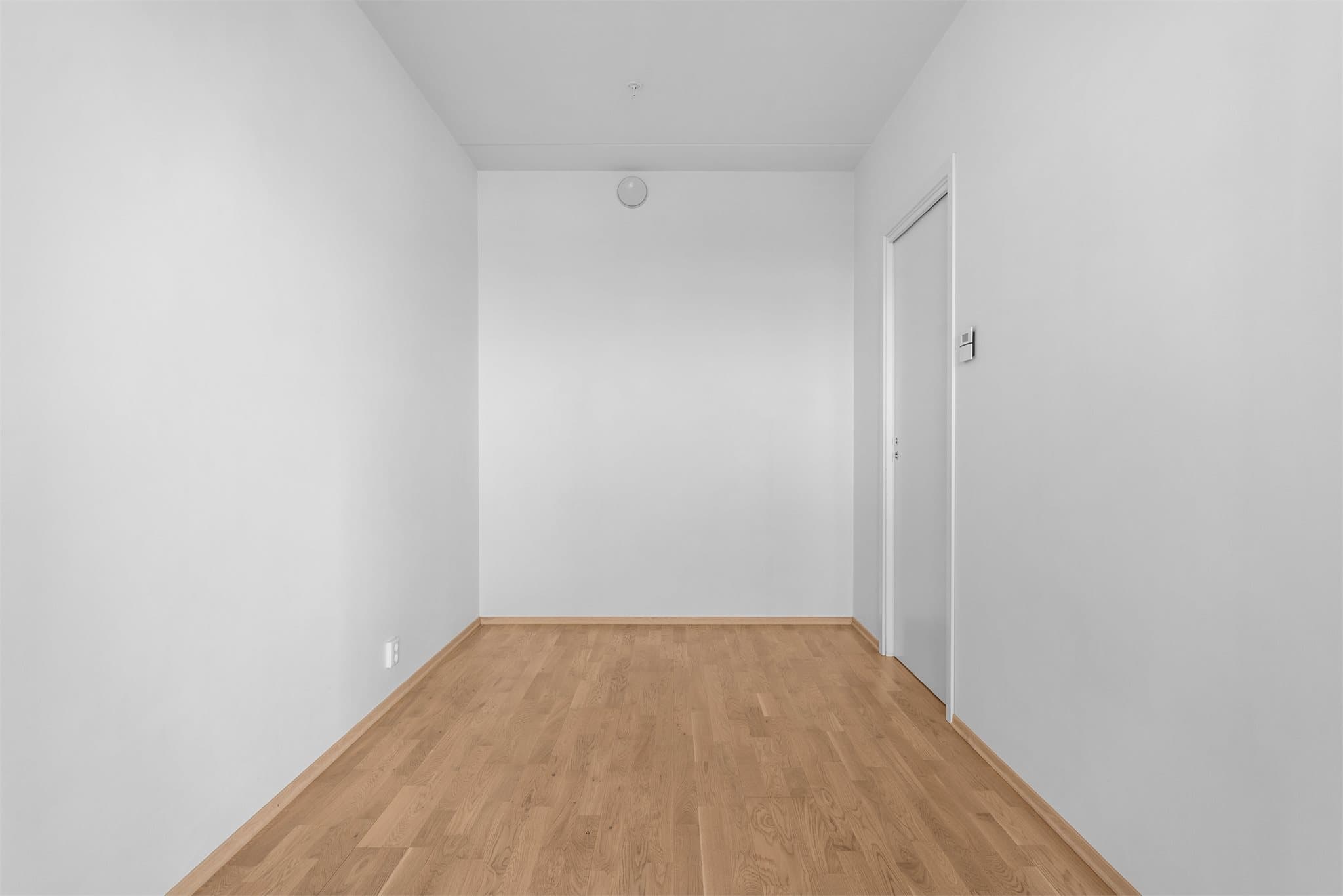 Det er plass til garderobeløsning på soverommet.